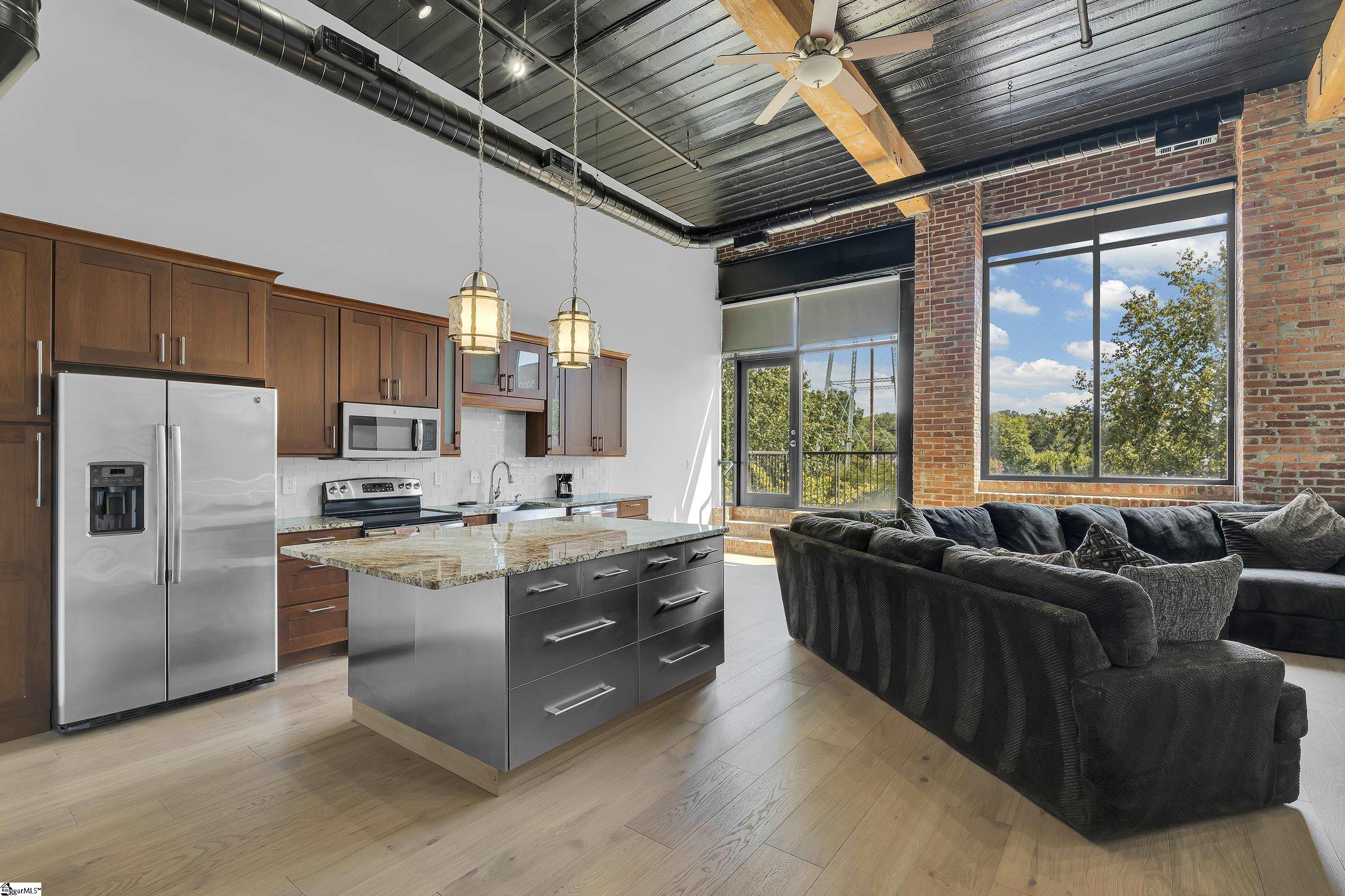 300 South Street Property Photo 2