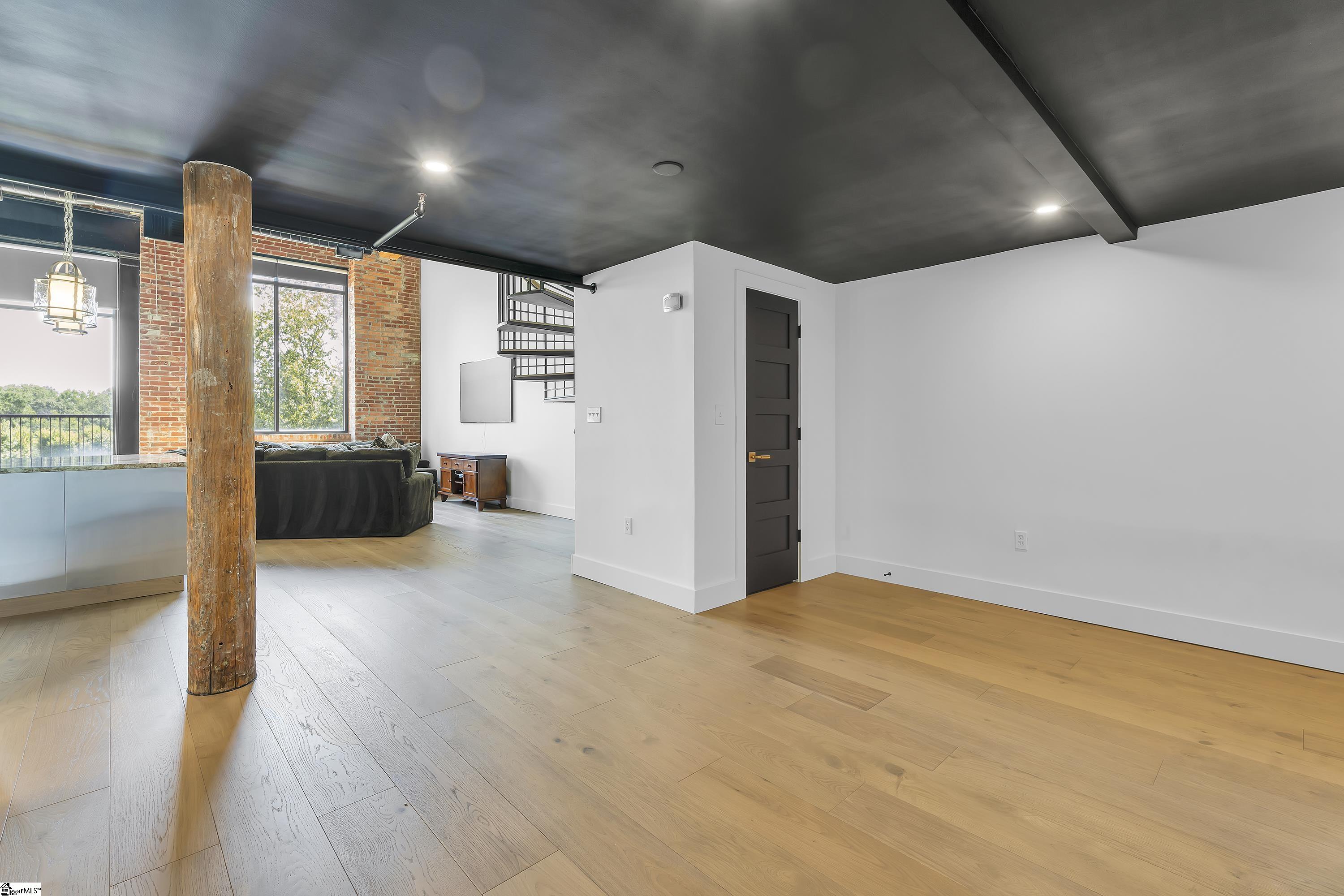 300 South Street Property Photo 3