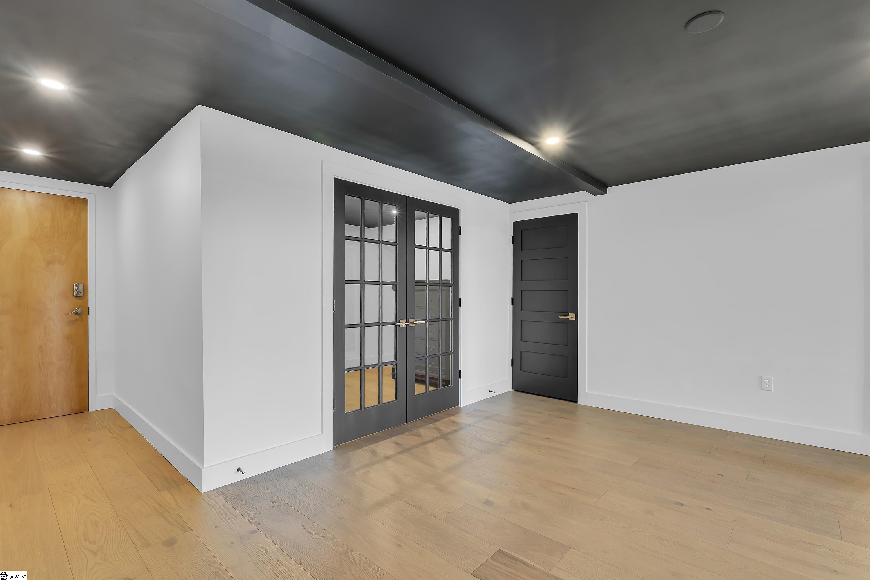 300 South Street Property Photo 6