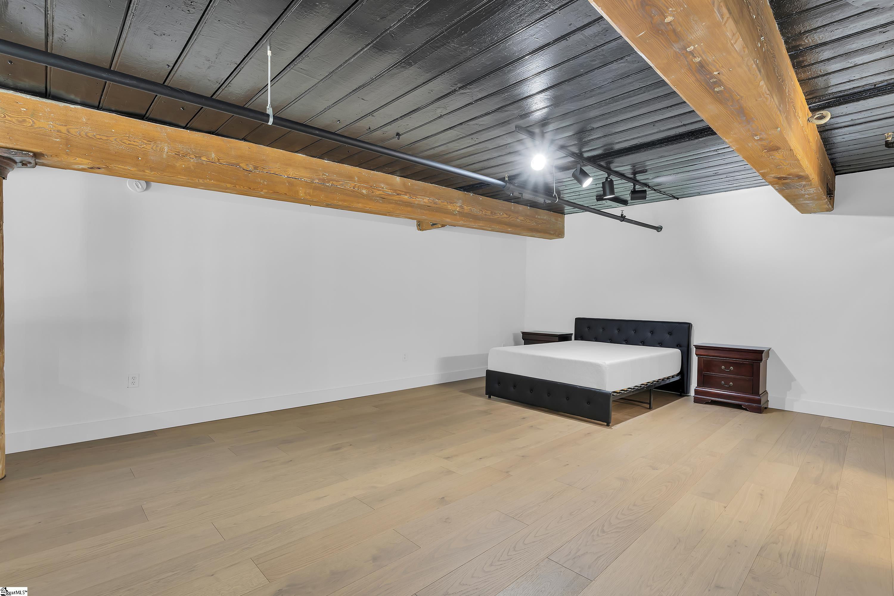 300 South Street Property Photo 7