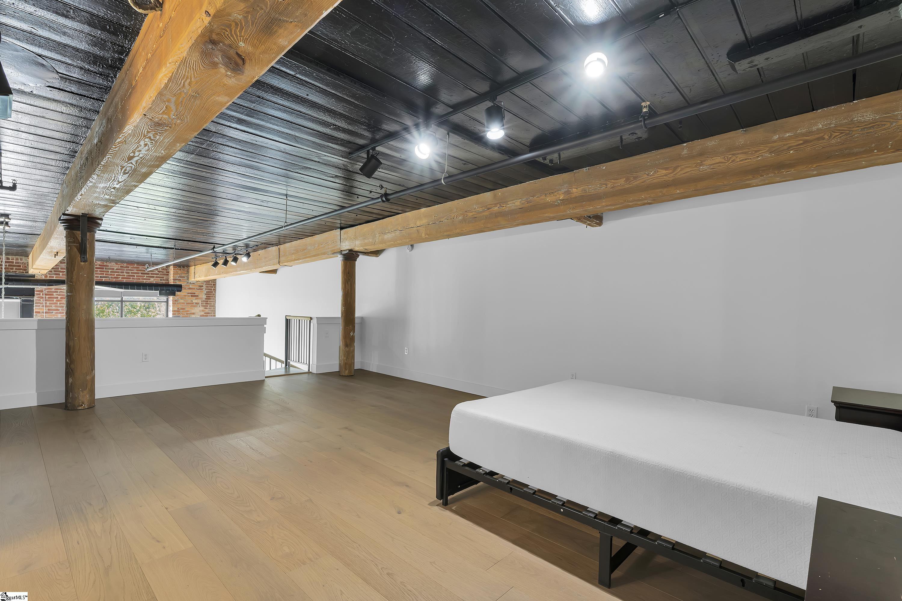 300 South Street Property Photo 8