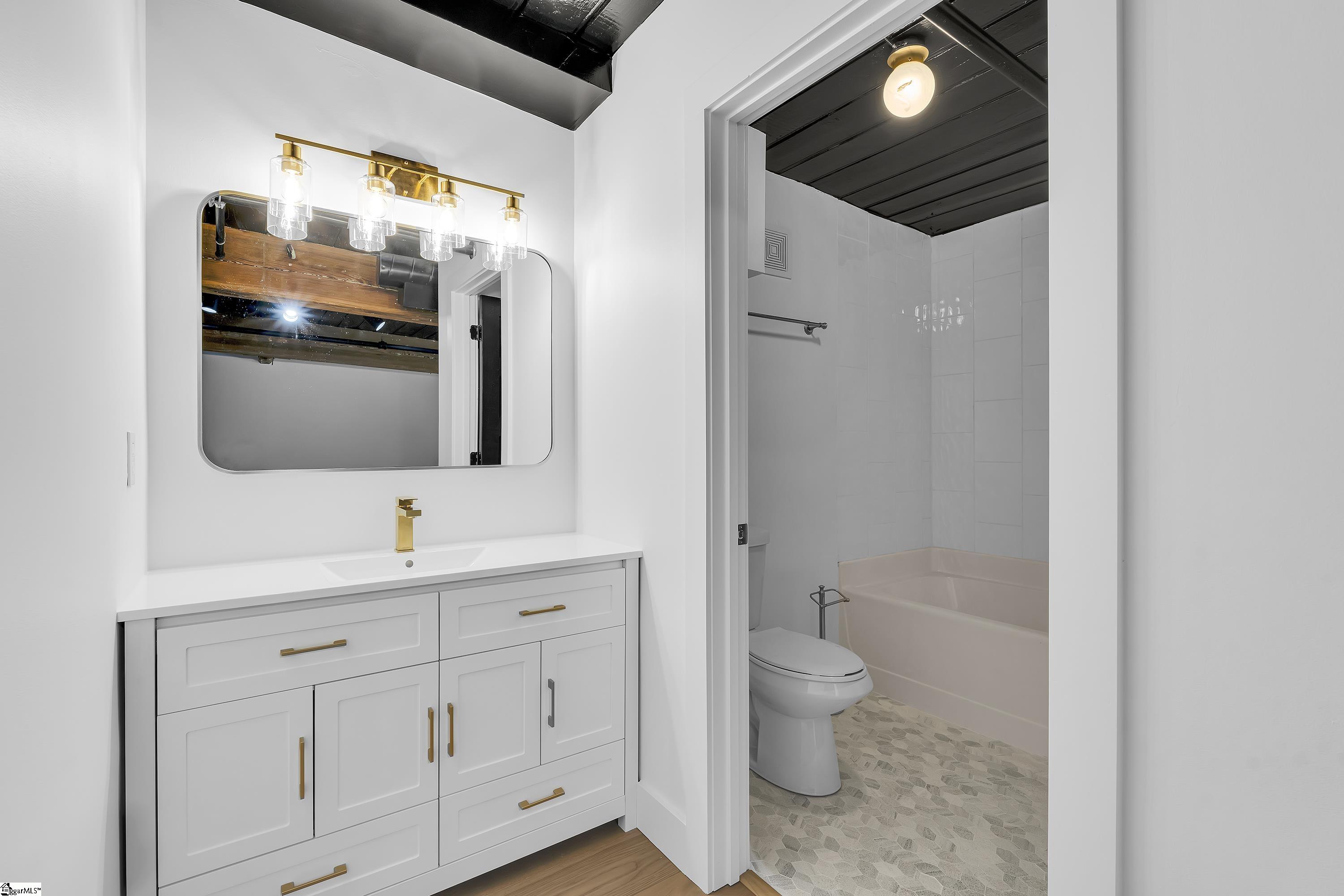 300 South Street Property Photo 12