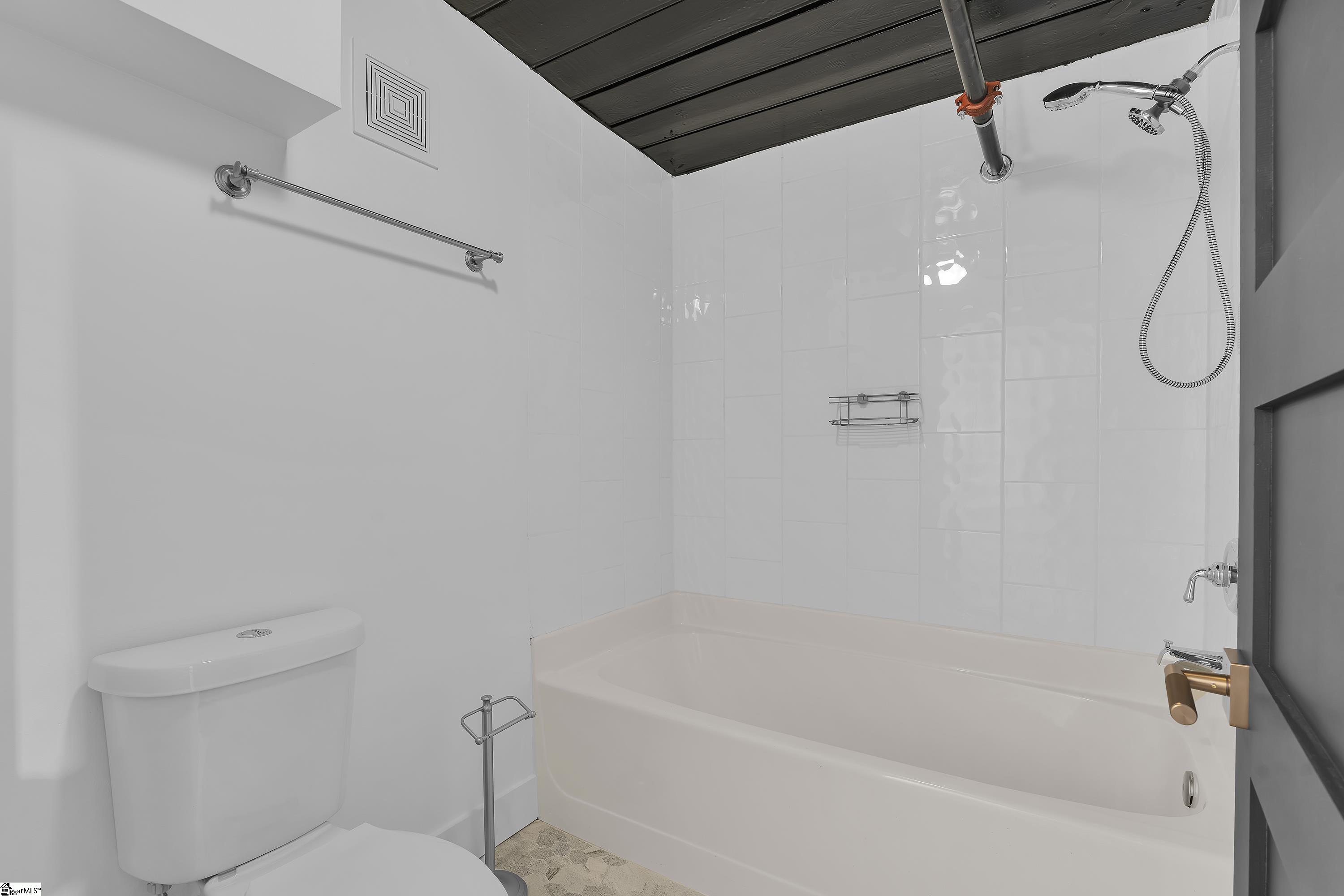 300 South Street Property Photo 13