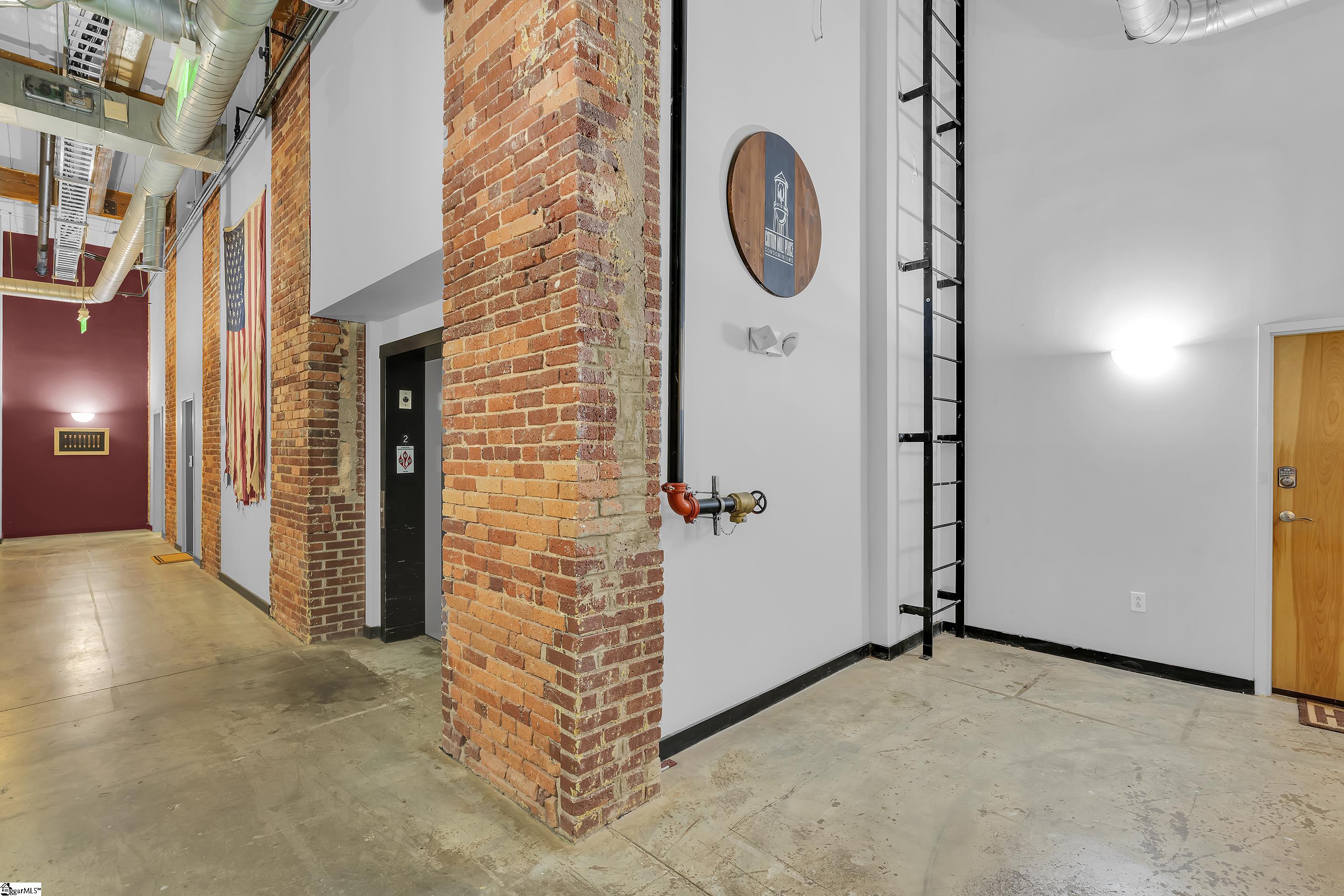 300 South Street Property Photo 17