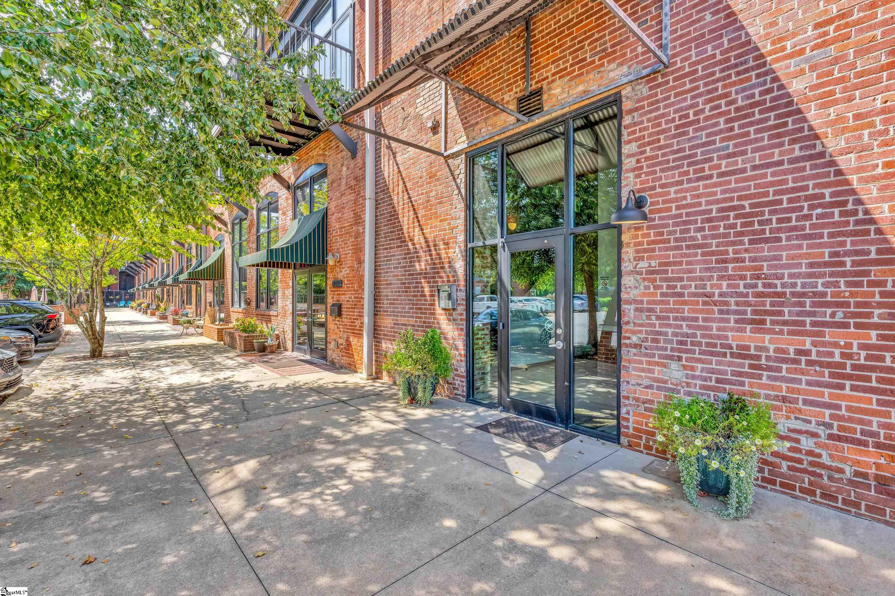 300 South Street Property Photo 19