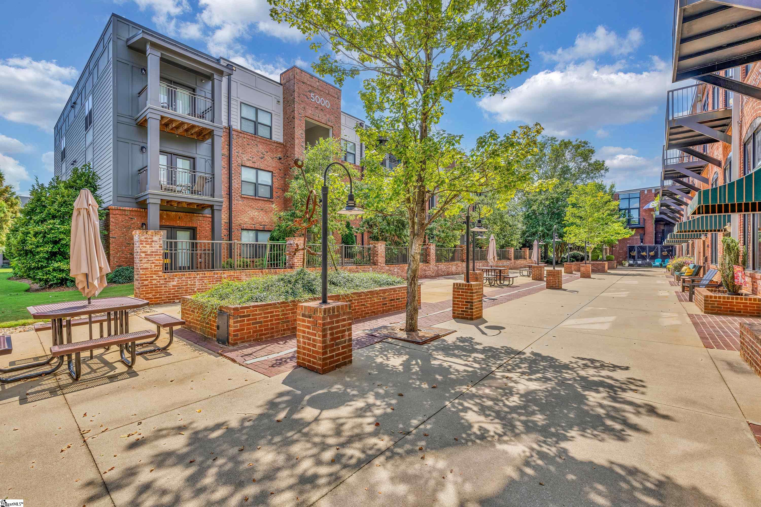 300 South Street Property Photo 20