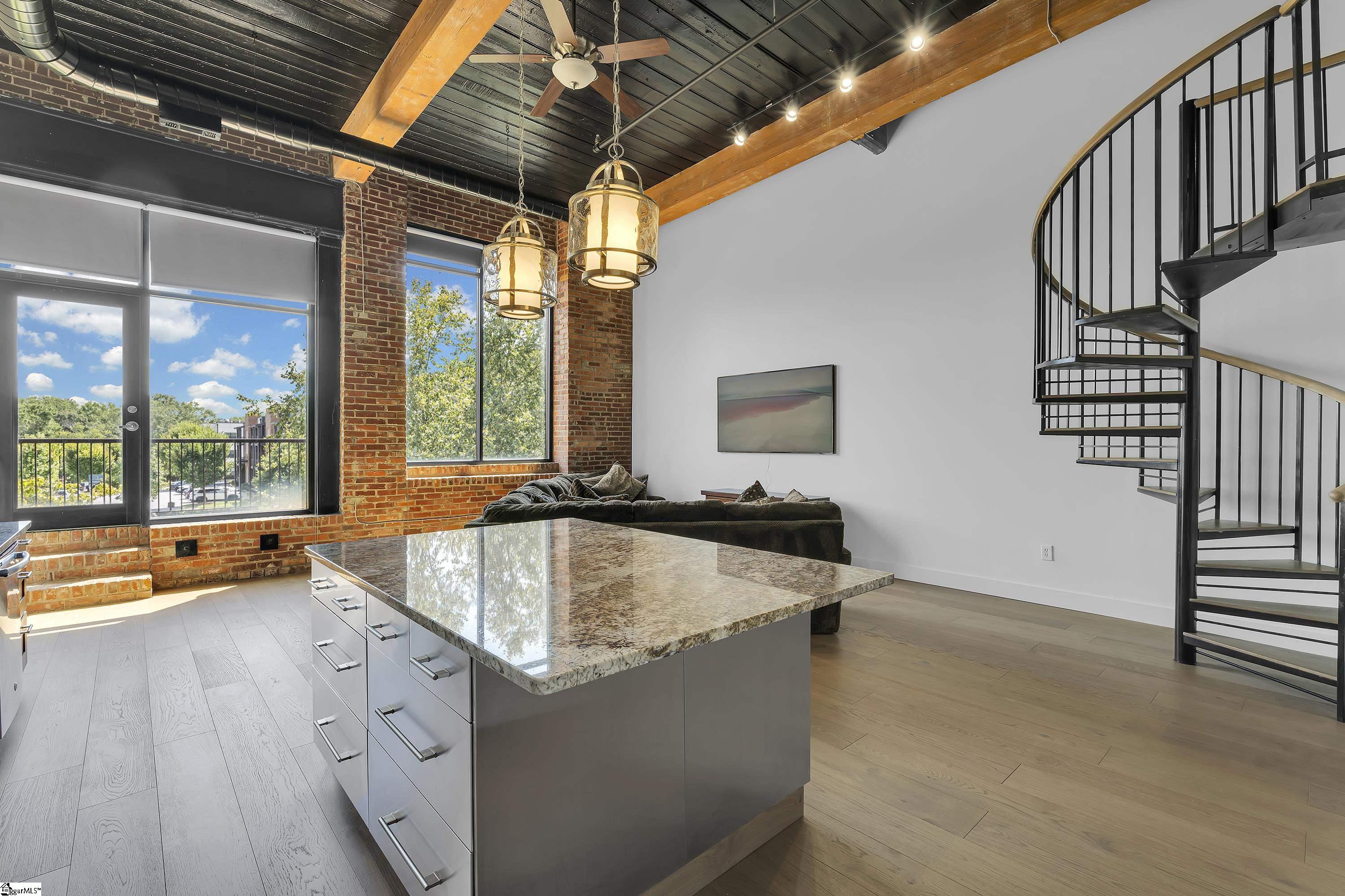 300 South Street Property Photo 22