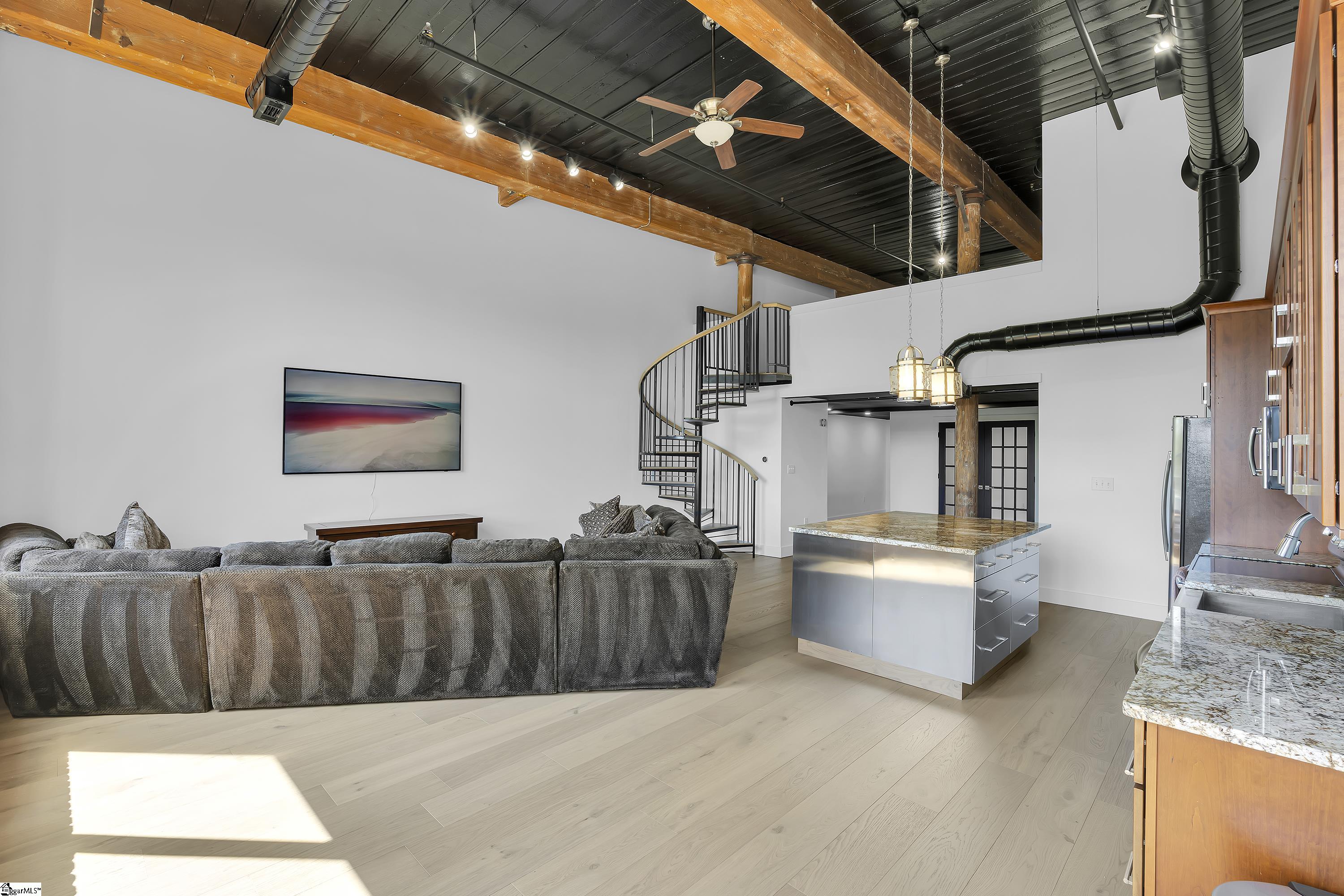 300 South Street Property Photo 23