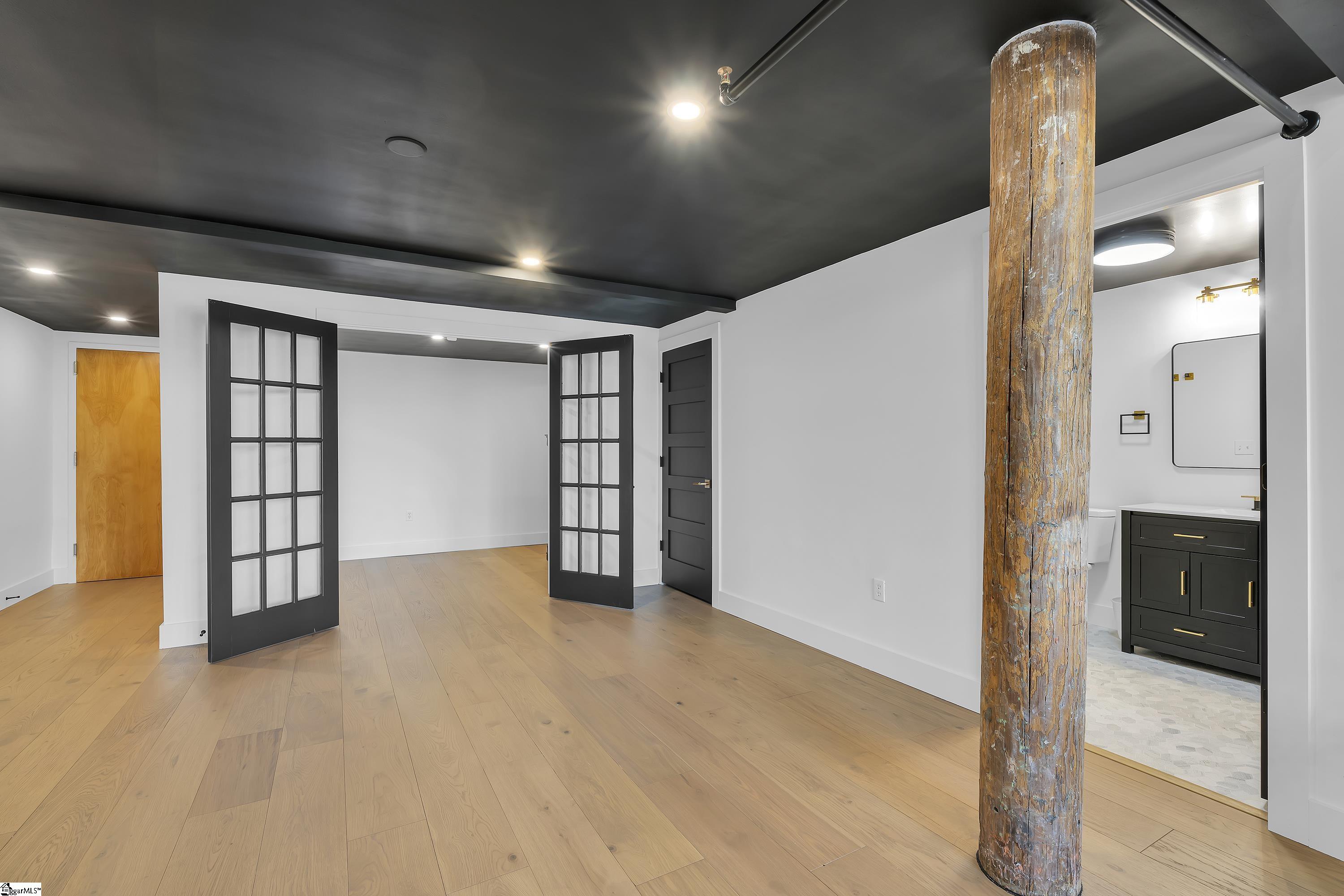 300 South Street Property Photo 27
