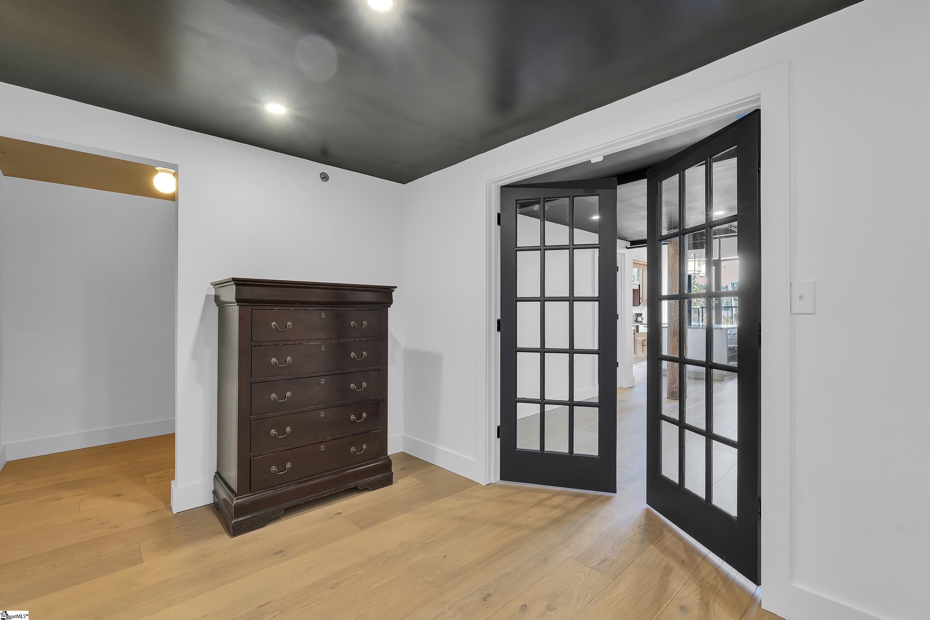 300 South Street Property Photo 28