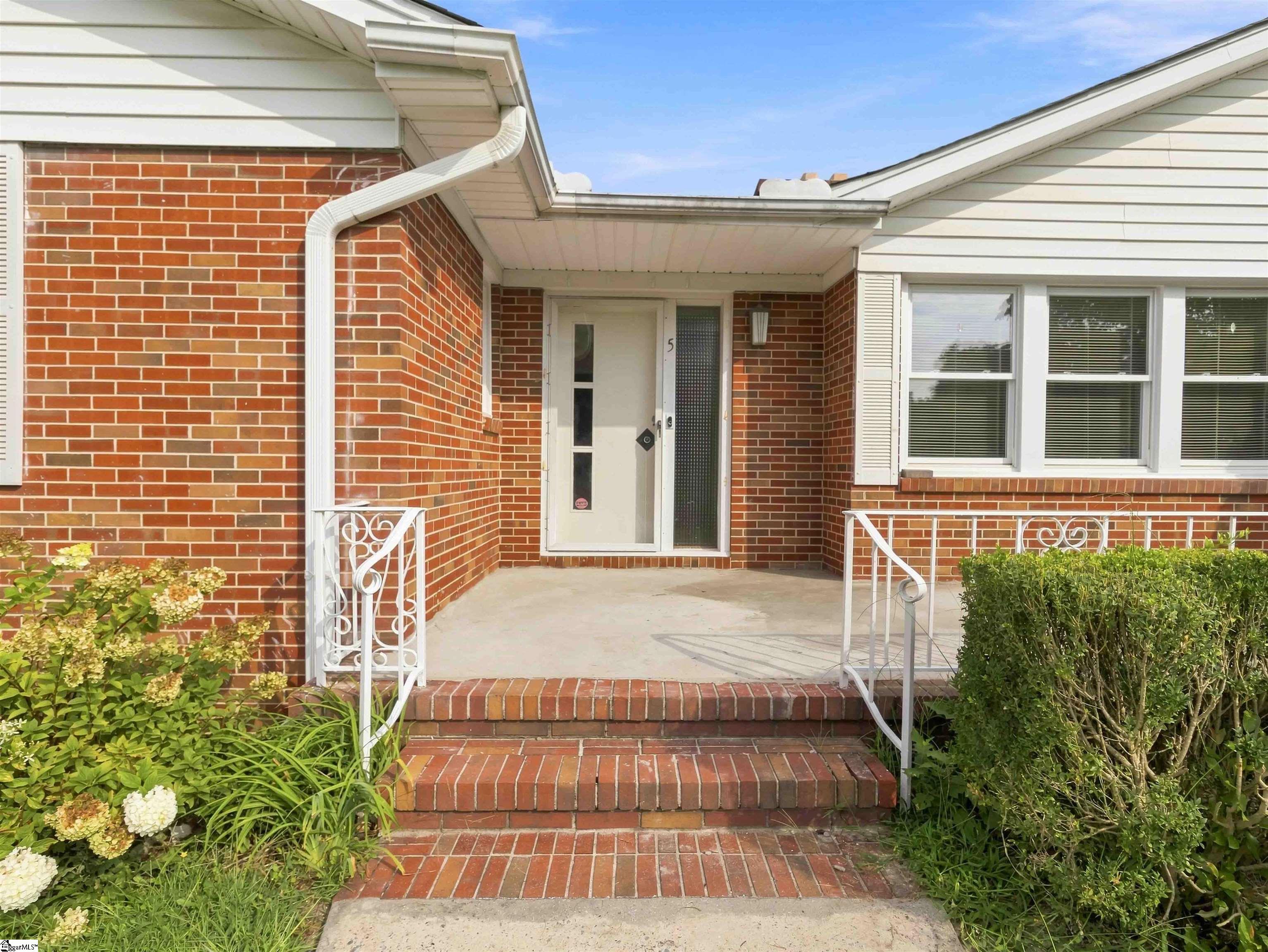 5 Lisa Drive Property Photo 2