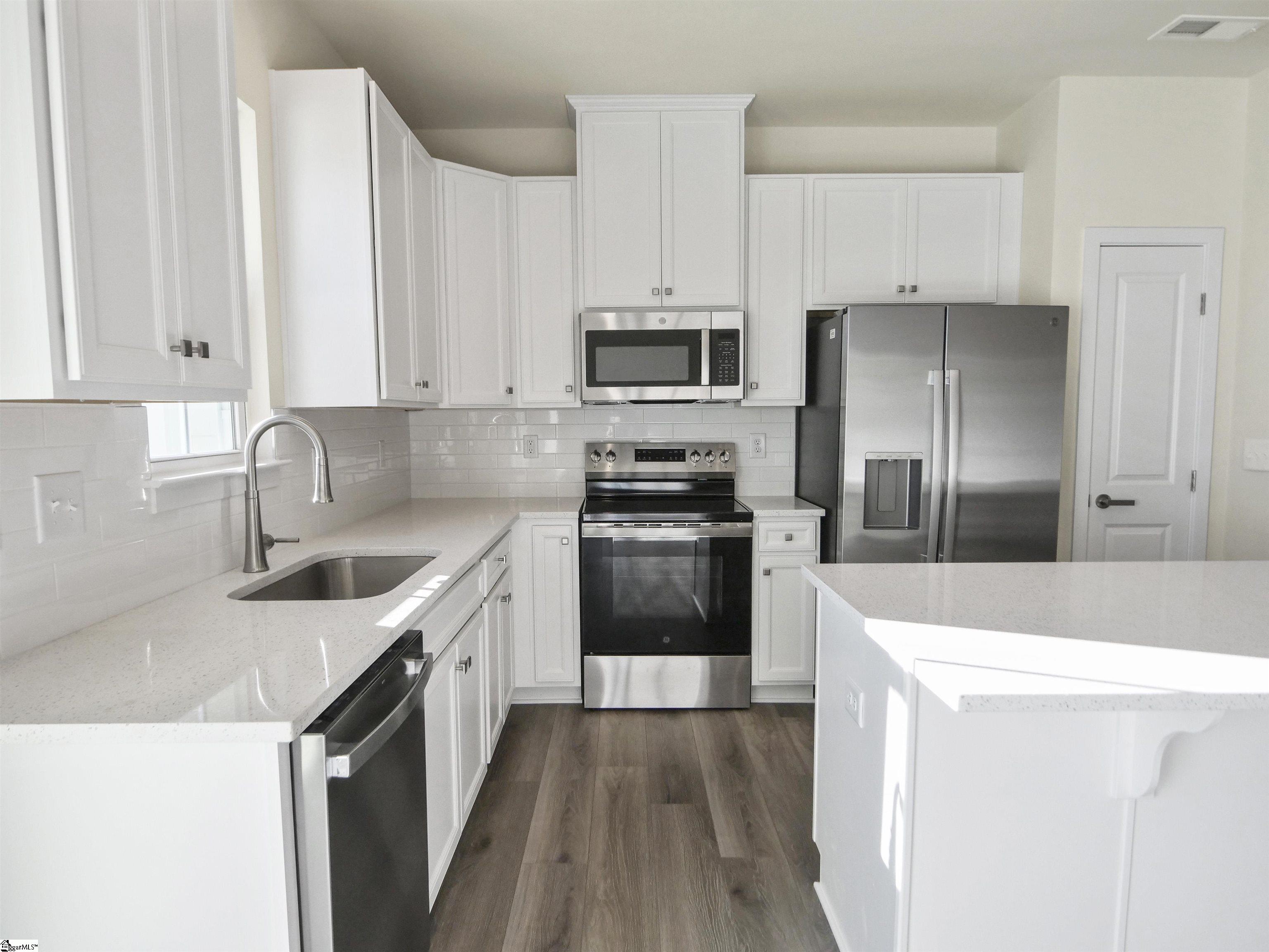 1604238 Property Photo 3