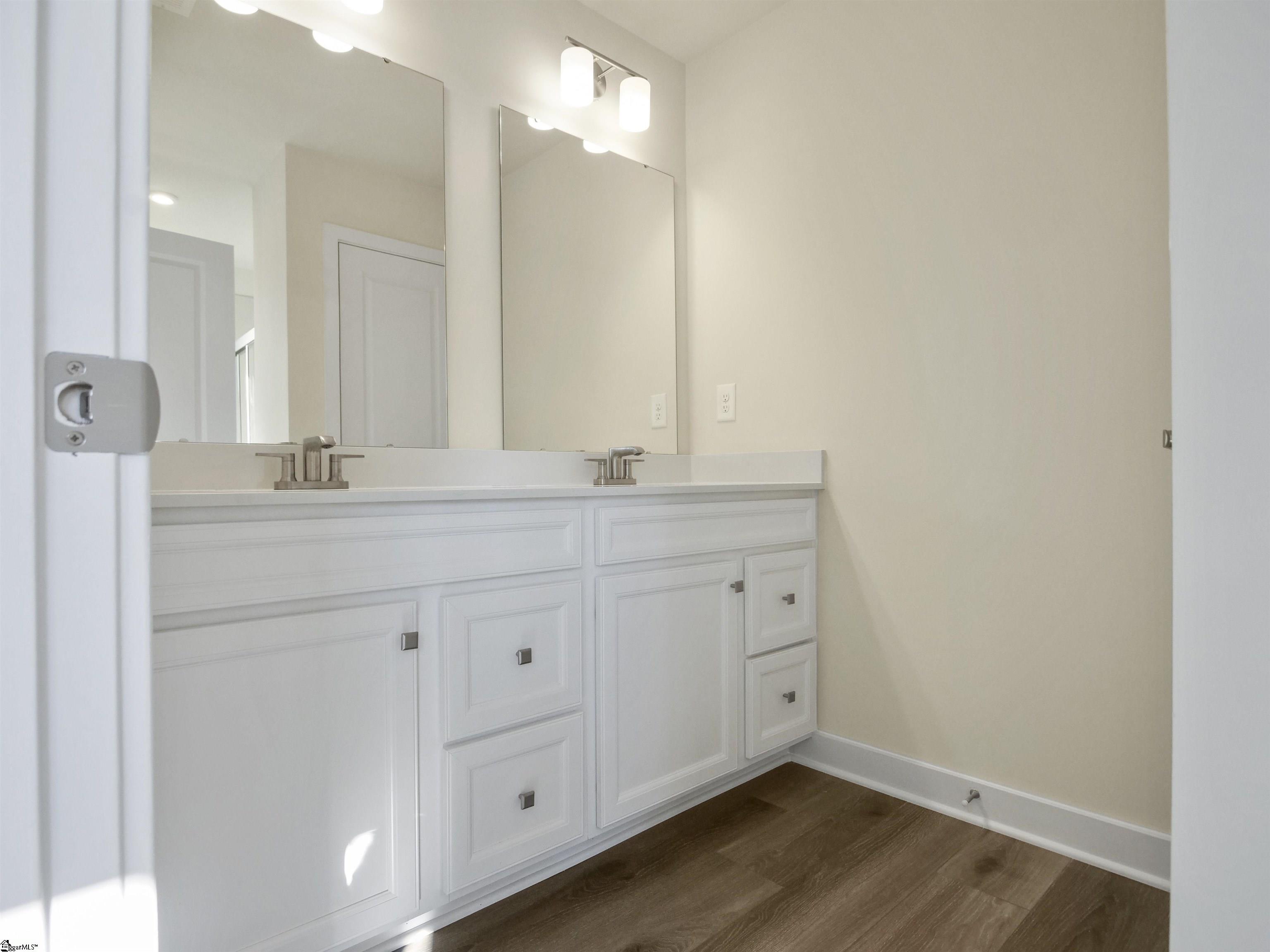 1604238 Property Photo 4
