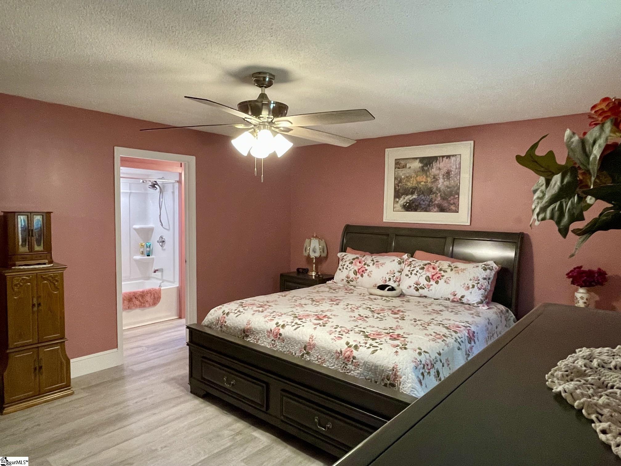 554 Green River Road Property Photo 15