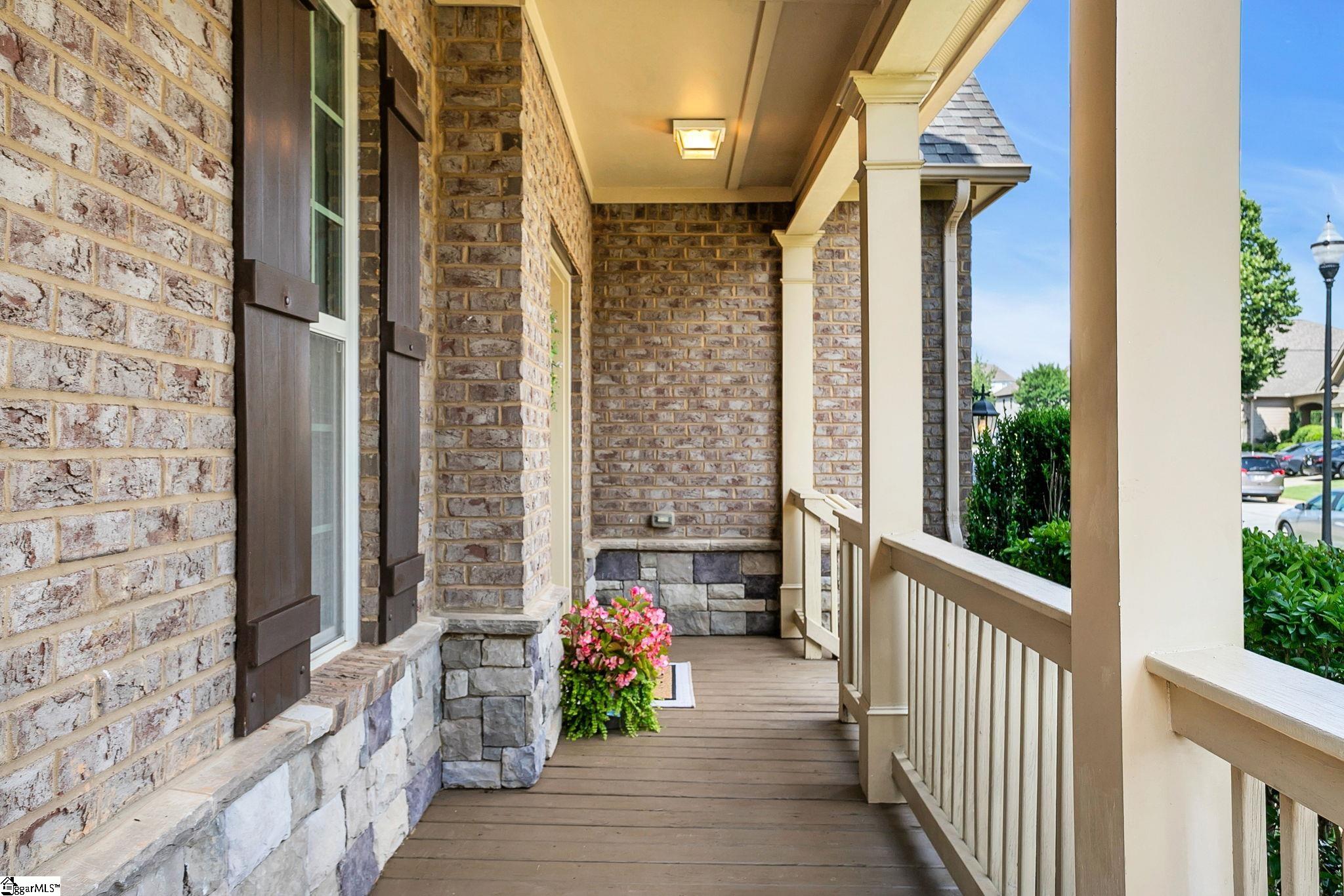 31 Wood Hollow Circle Property Photo 3