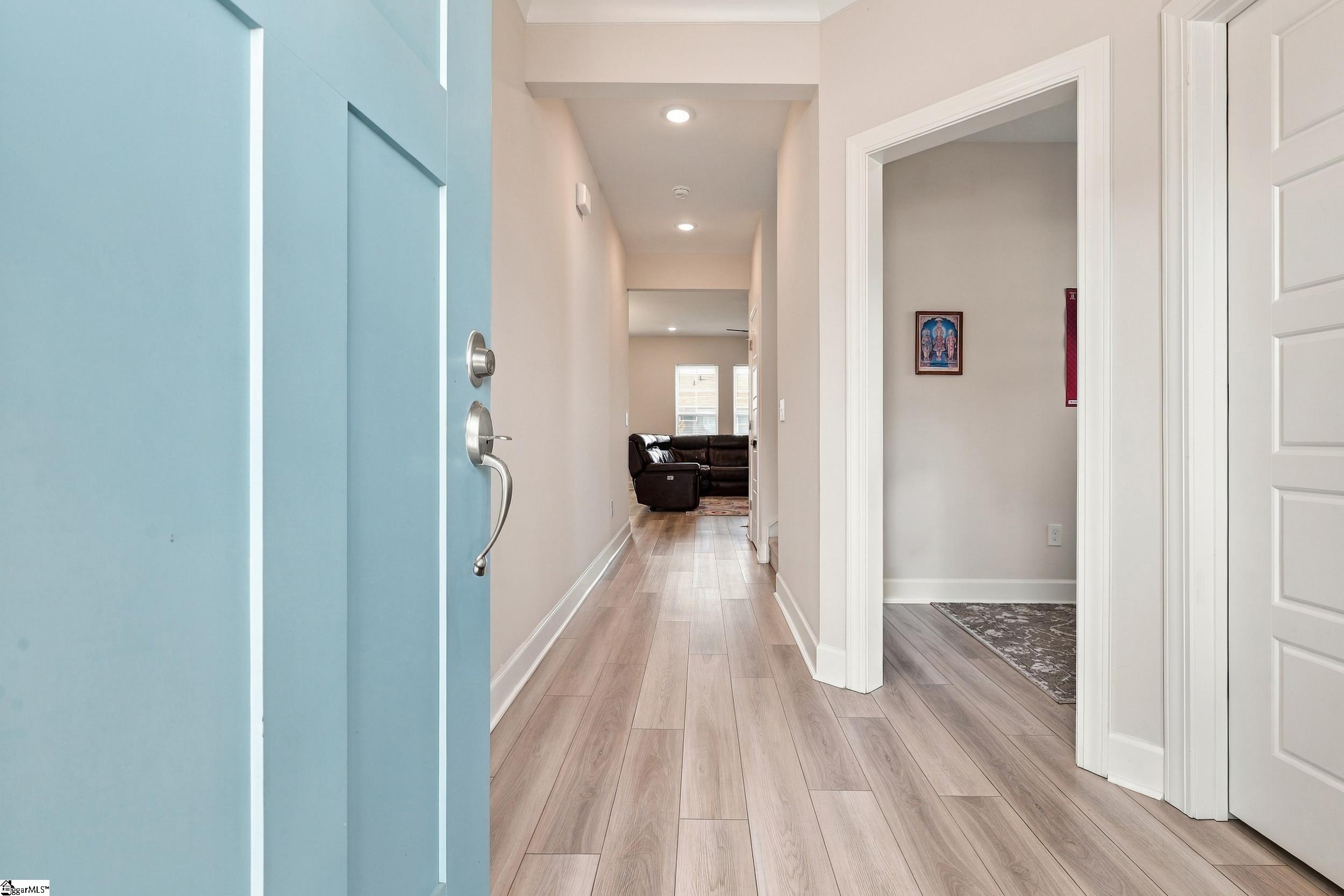 100 White Dutch Lane Property Photo 3