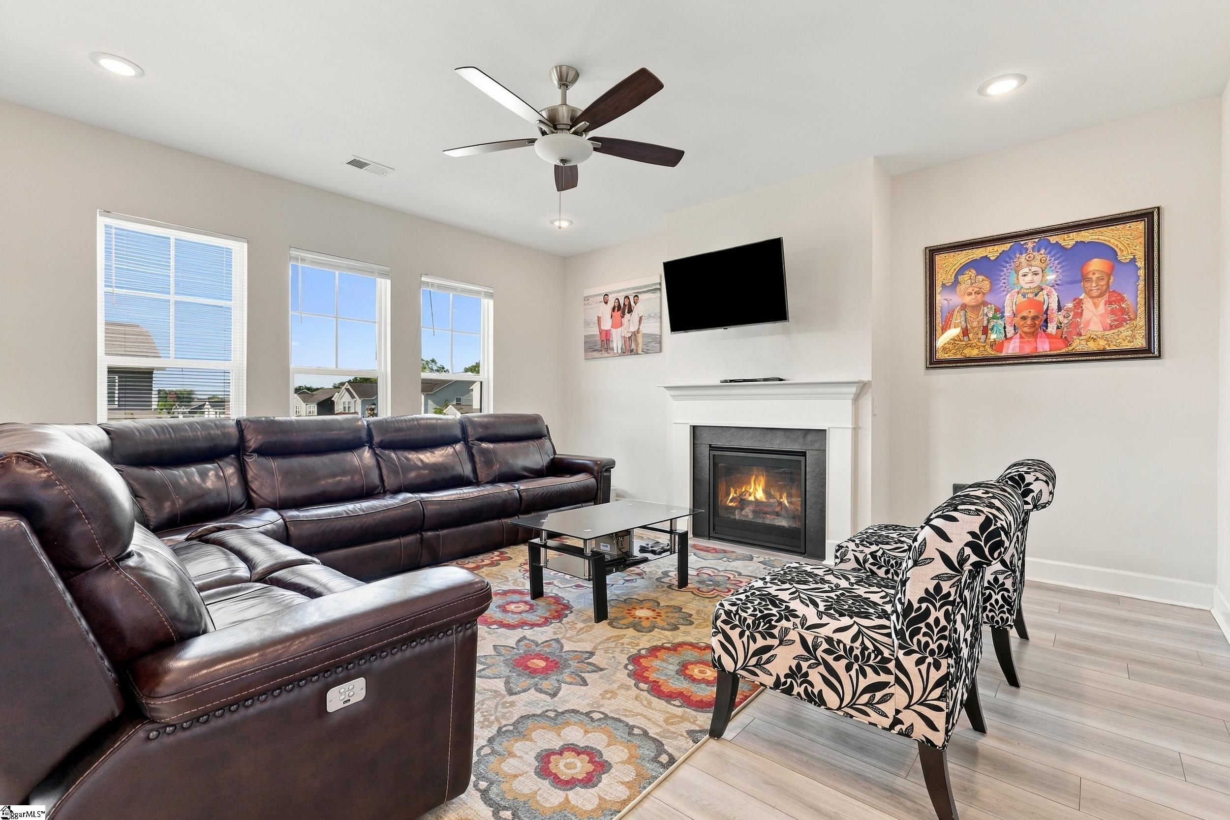 100 White Dutch Lane Property Photo 4
