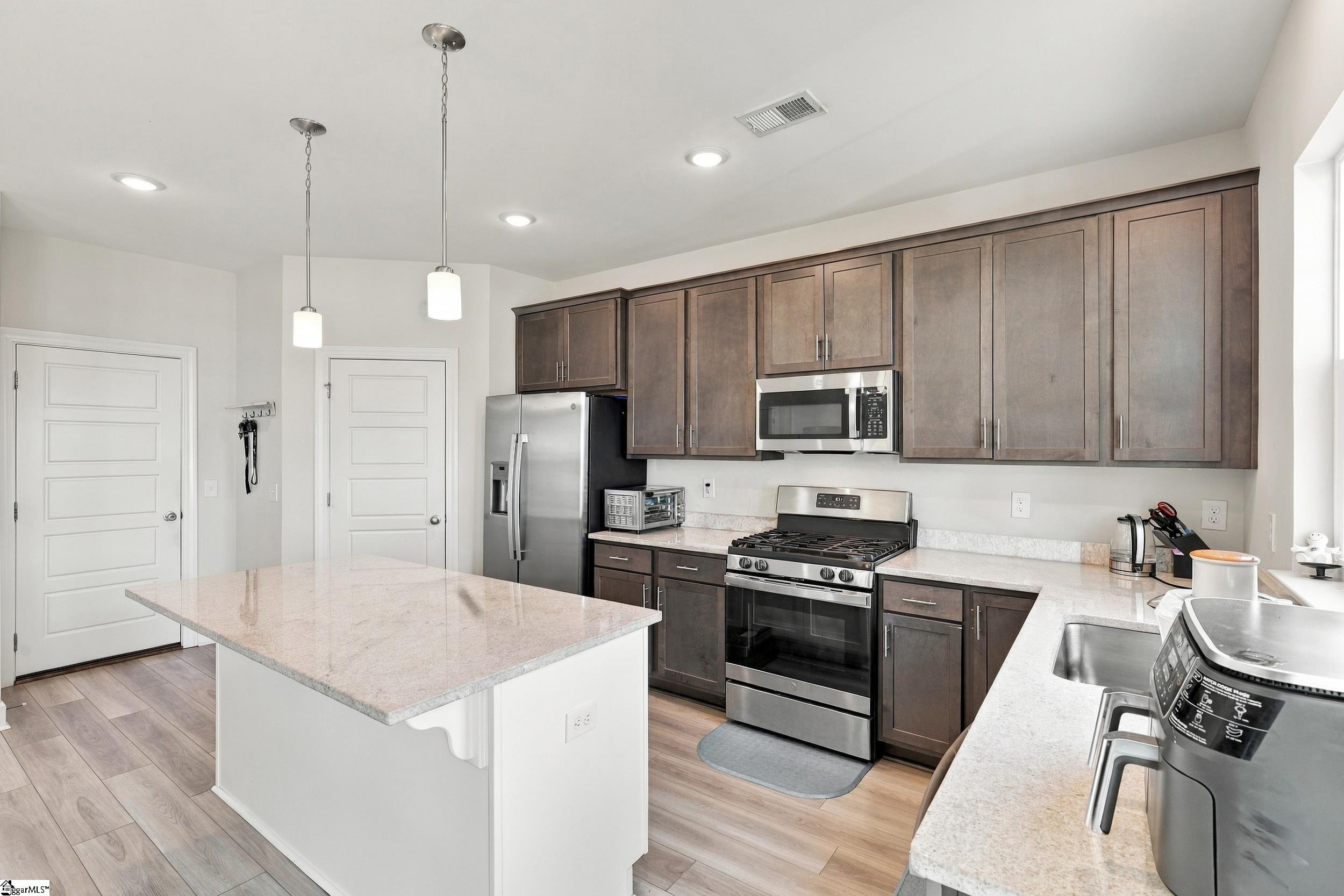 100 White Dutch Lane Property Photo 11