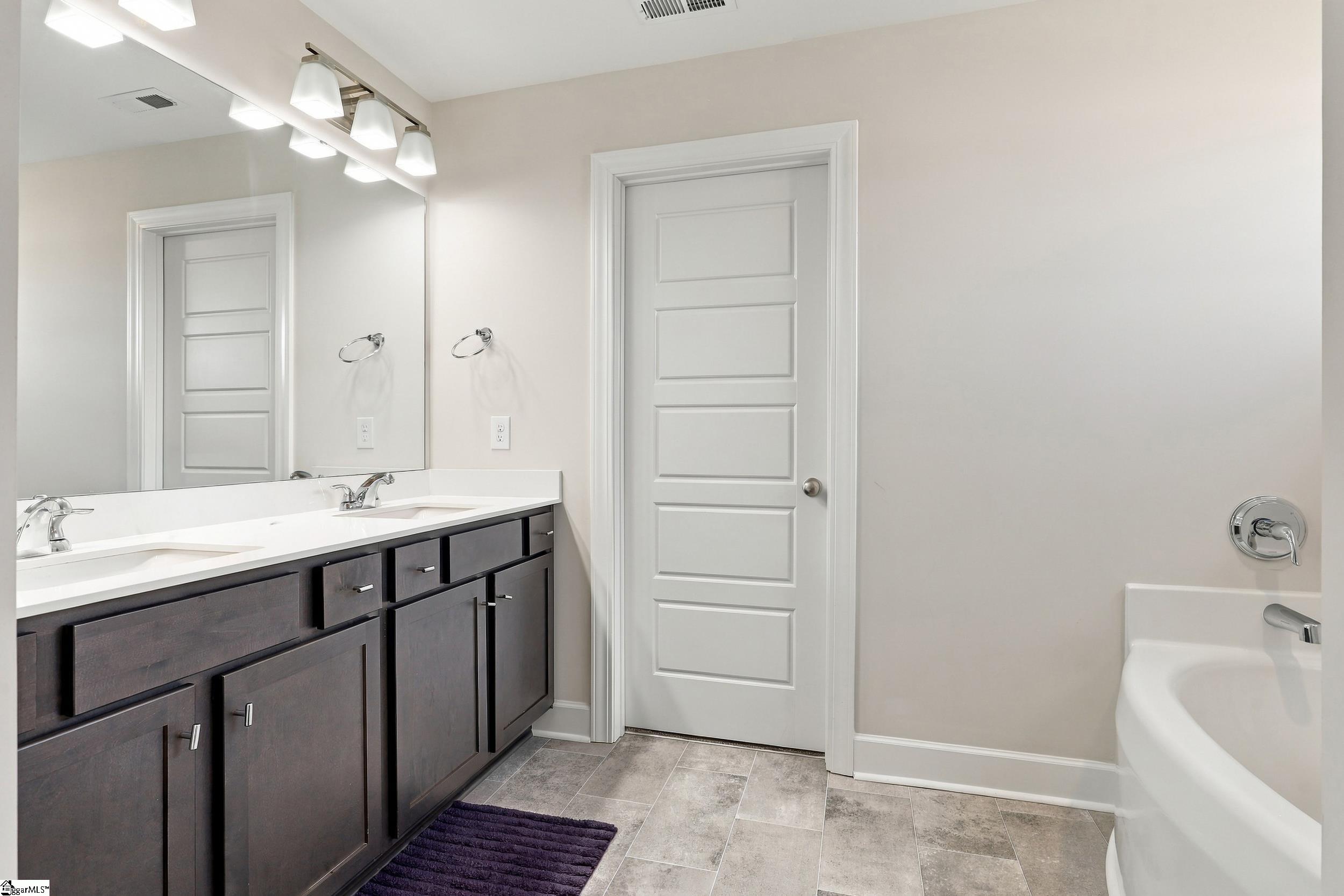 100 White Dutch Lane Property Photo 18