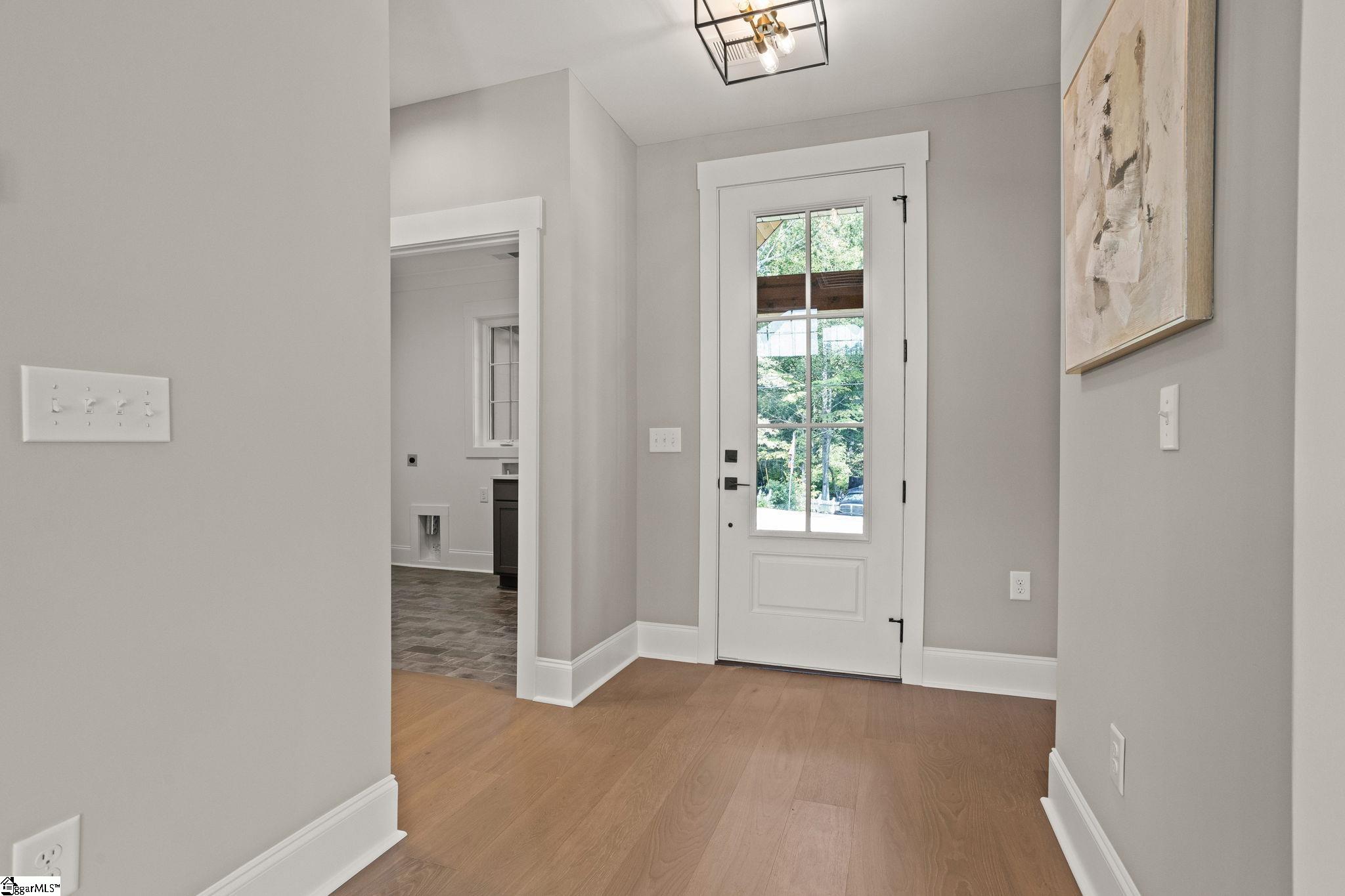 208 Forest Park Drive Property Photo 3