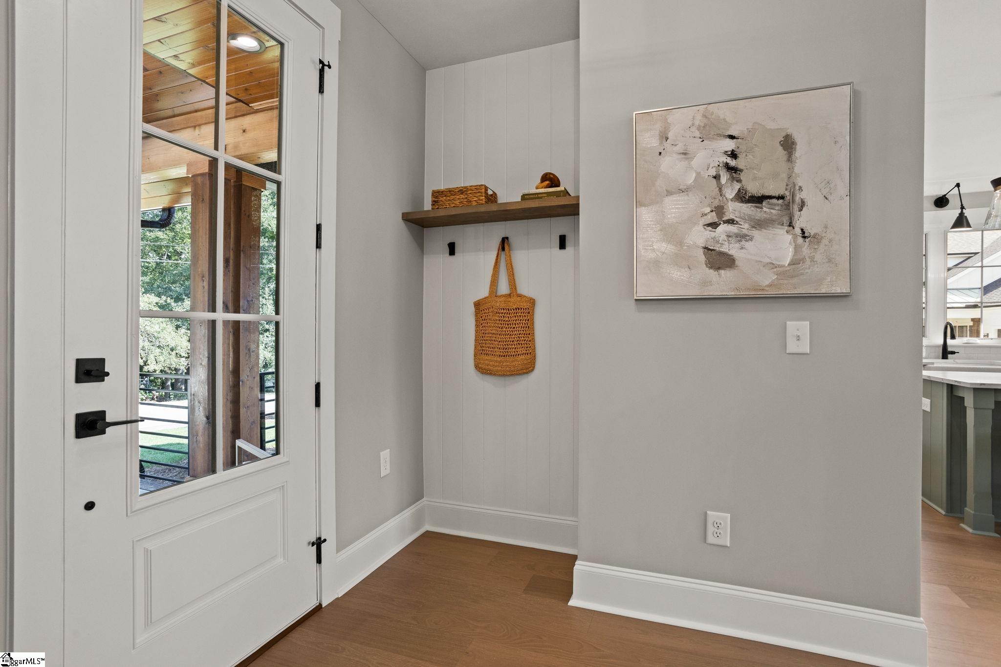 208 Forest Park Drive Property Photo 4