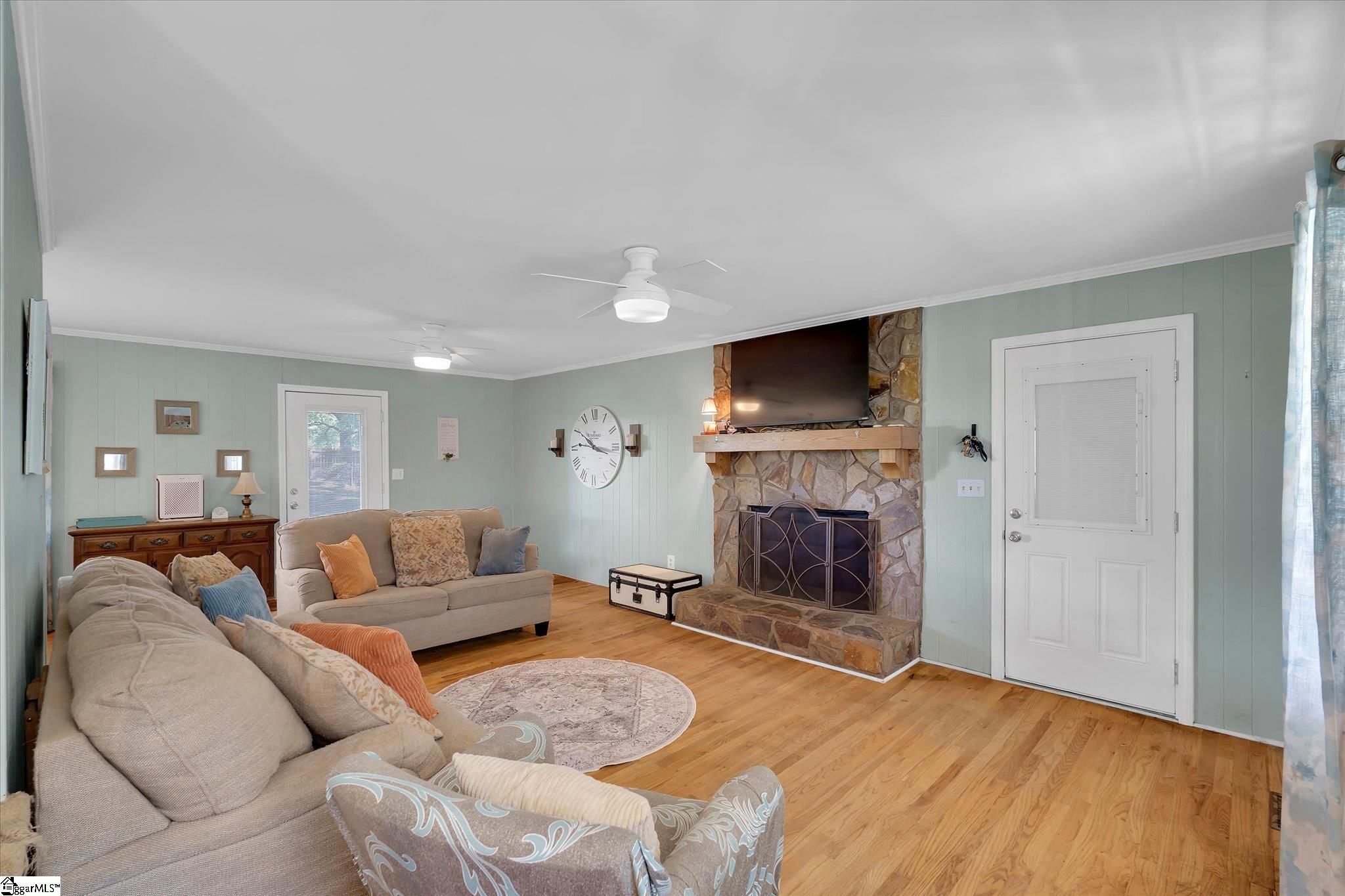 105 Sunset Court Property Photo 6
