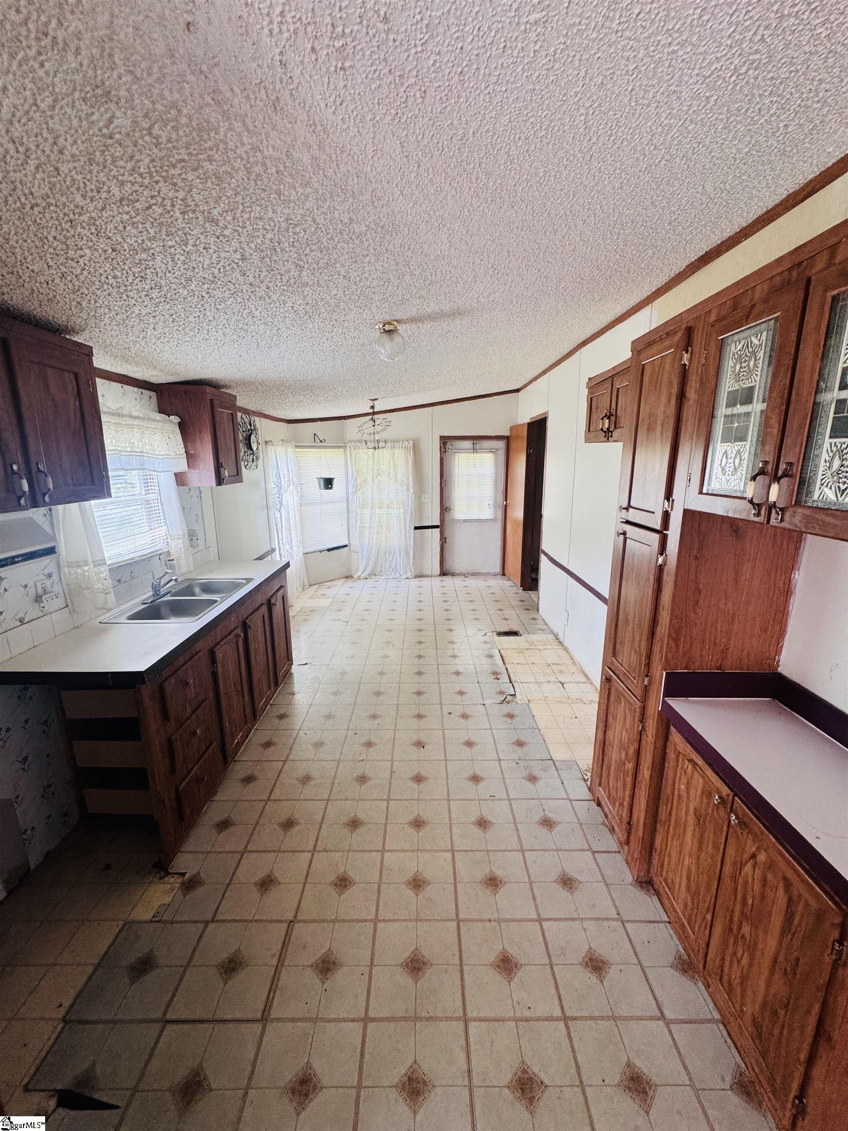 604 Bar B Villa Road Property Photo 9