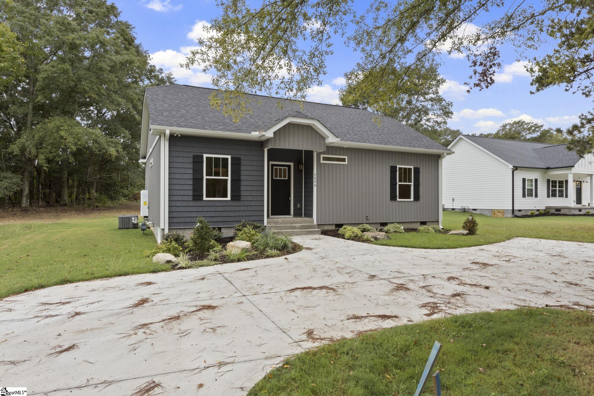 7406 S Pine Street Property Photo 2