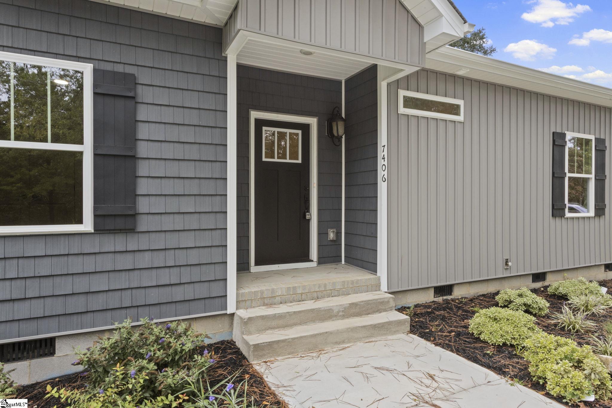 7406 S Pine Street Property Photo 3