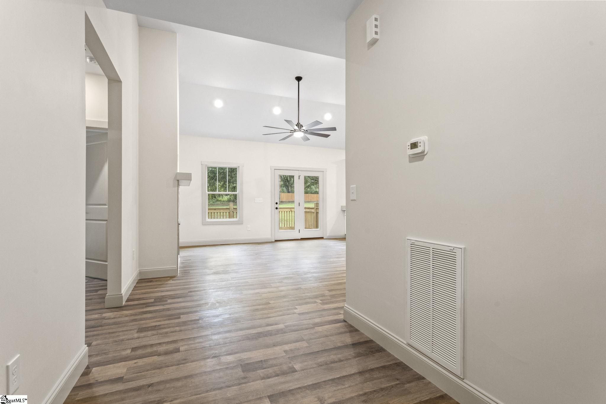 7406 S Pine Street Property Photo 4