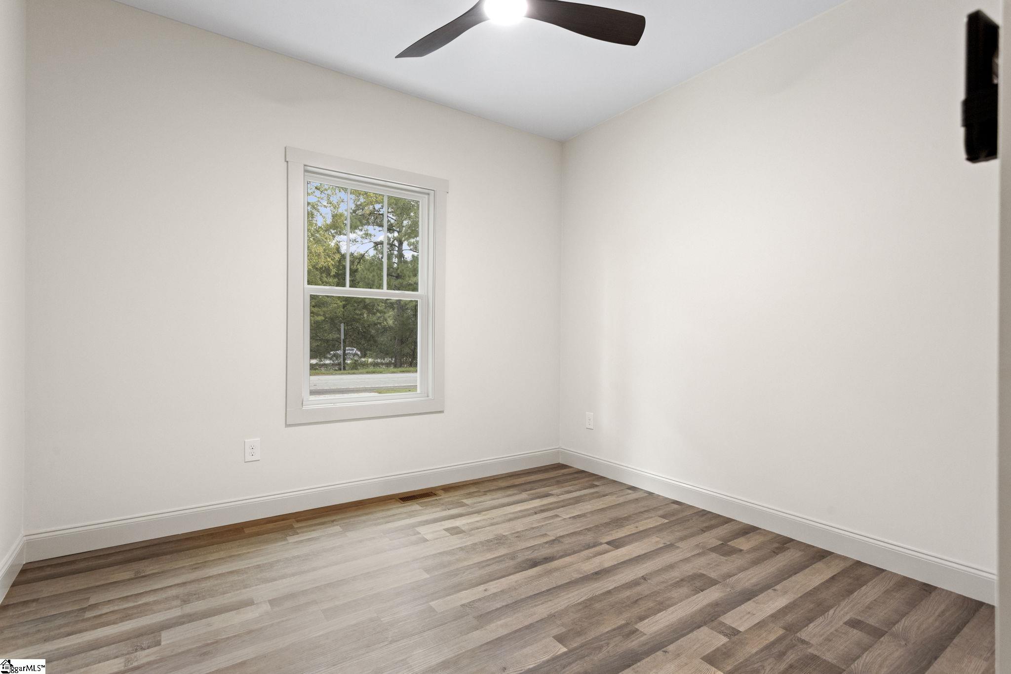 7406 S Pine Street Property Photo 12