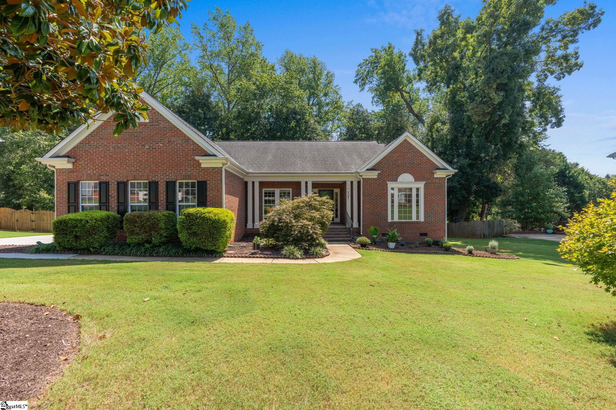 121 Century Oaks Drive Property Photo 1