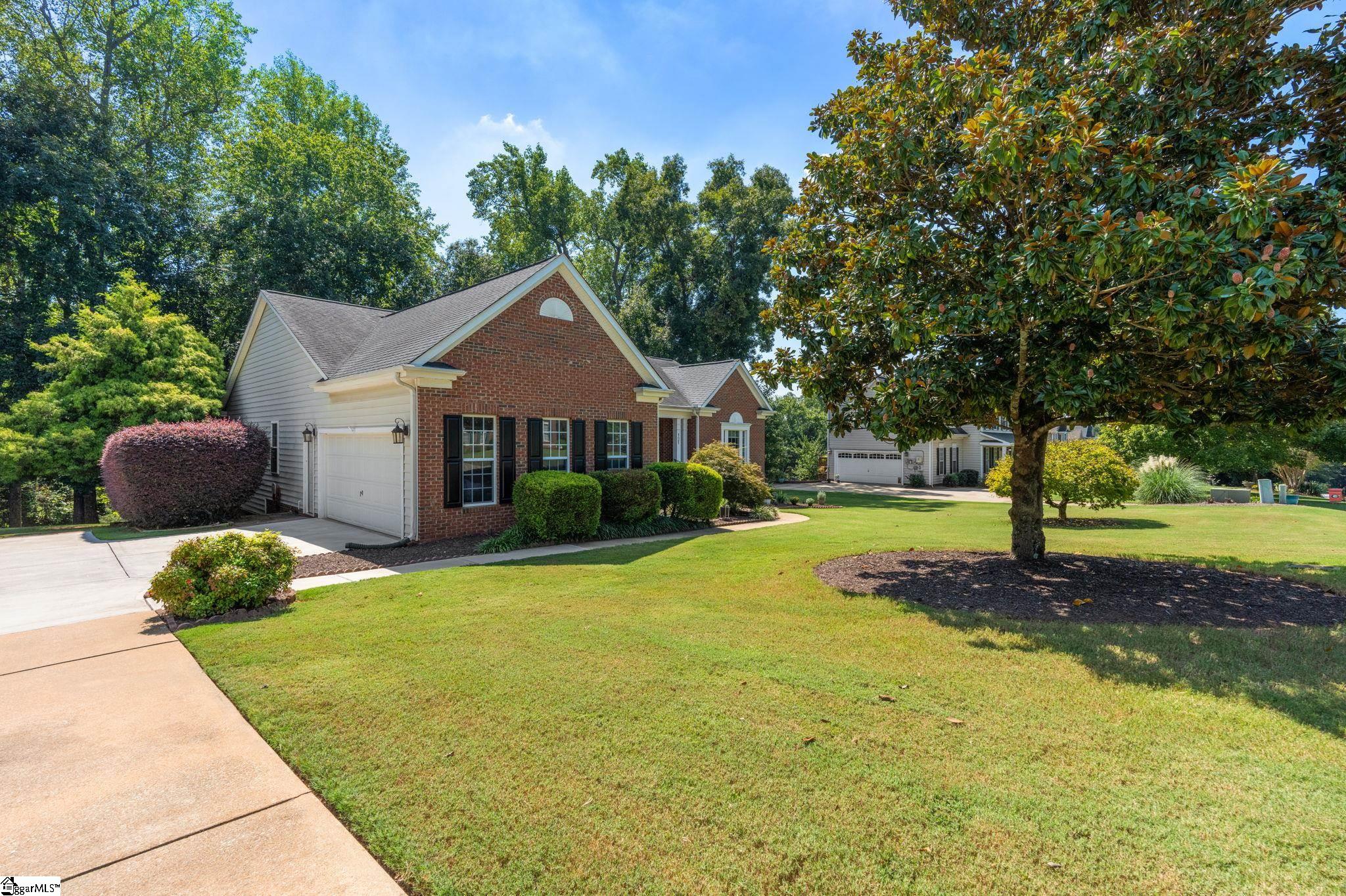 121 Century Oaks Drive Property Photo 2