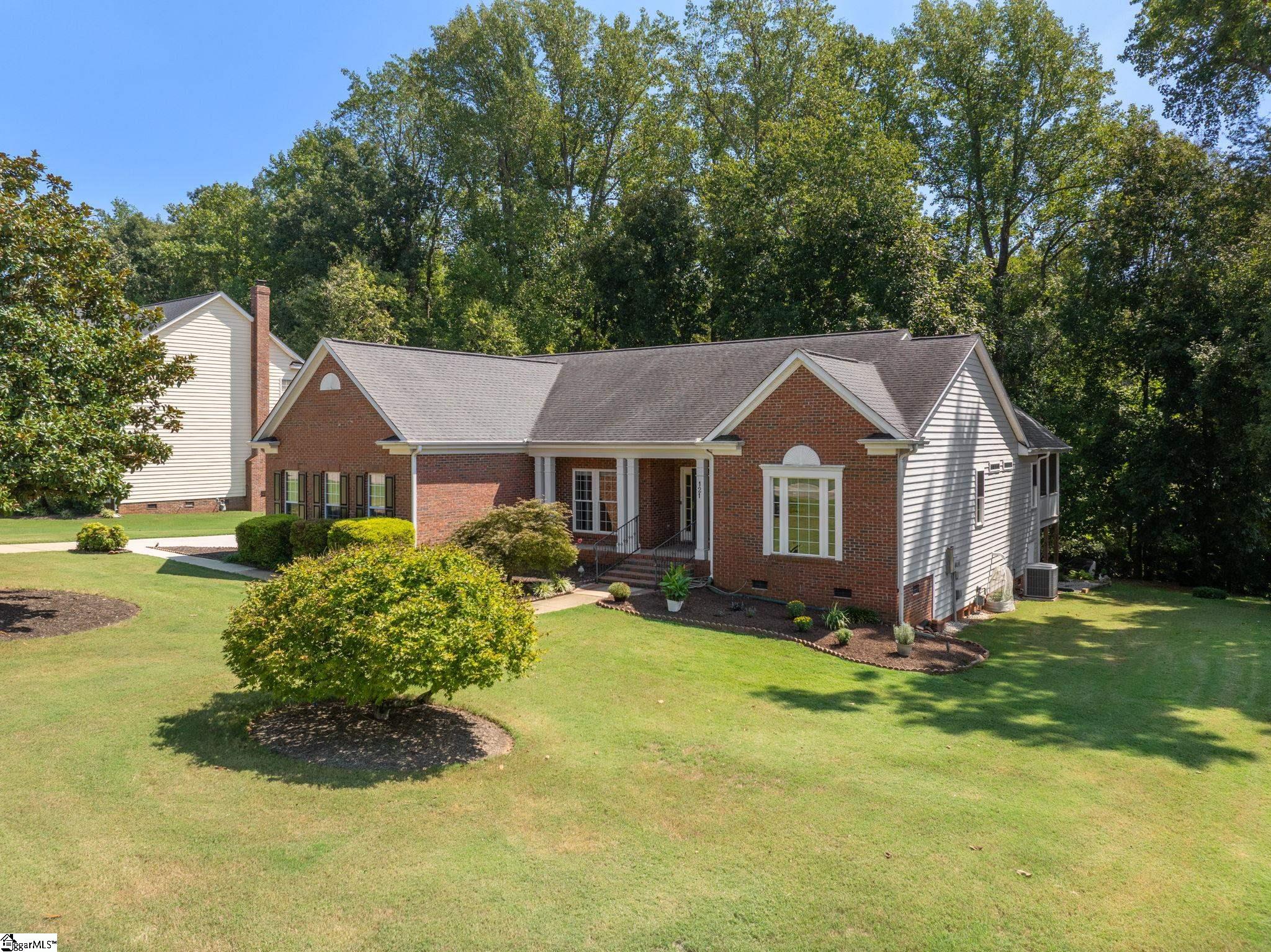 121 Century Oaks Drive Property Photo 3