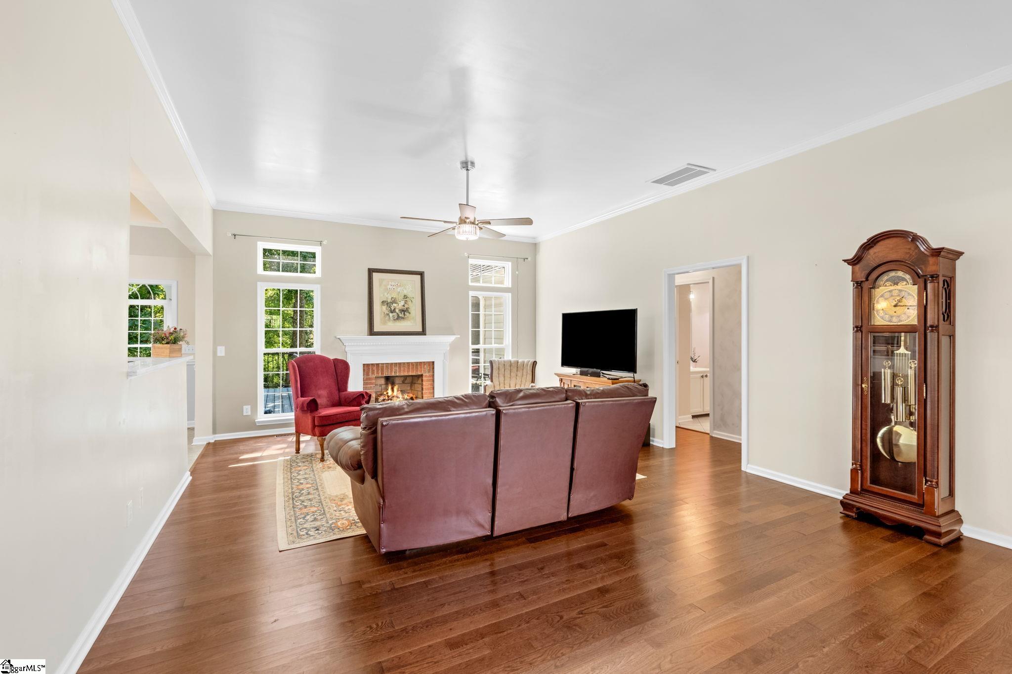 121 Century Oaks Drive Property Photo 8