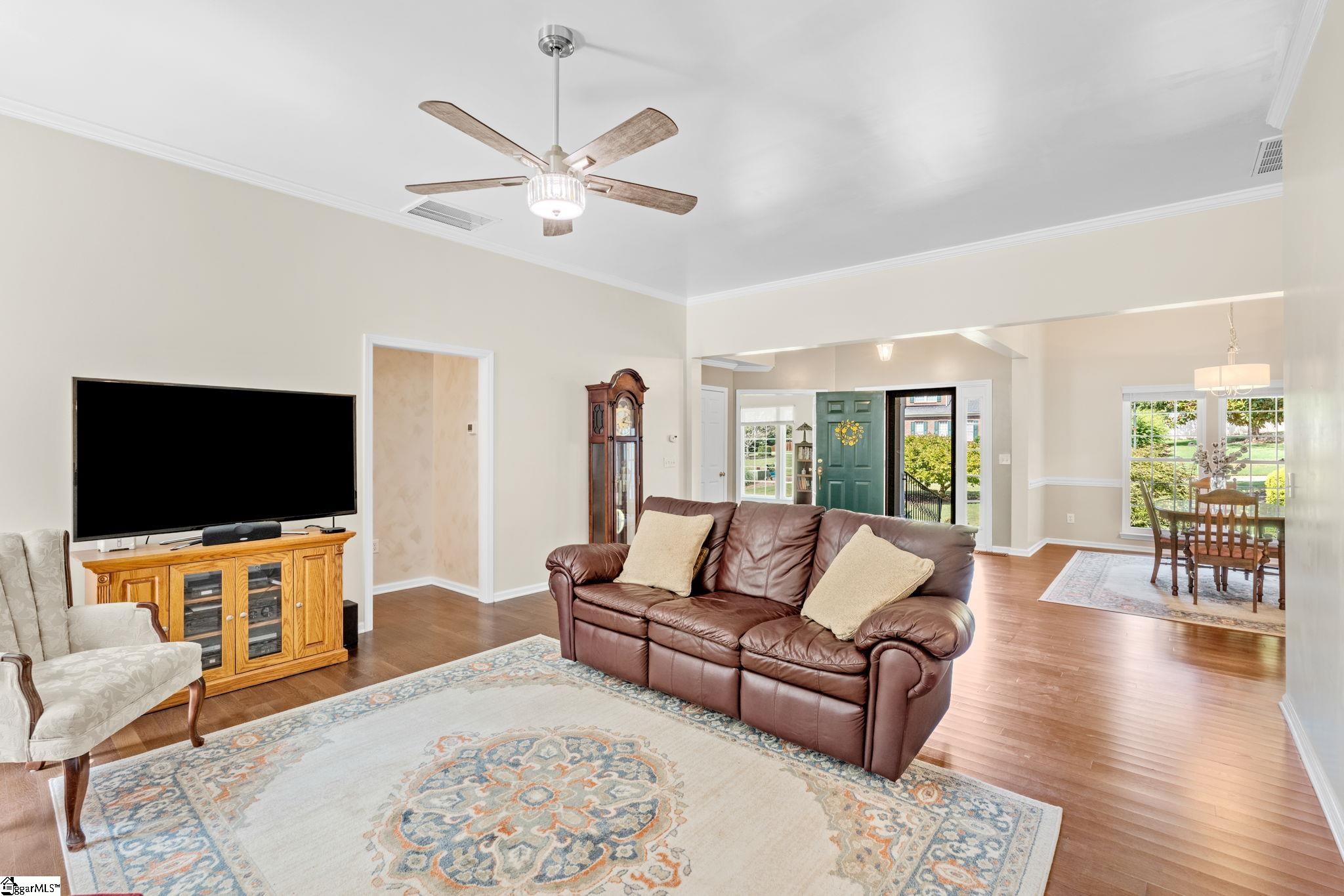 121 Century Oaks Drive Property Photo 11