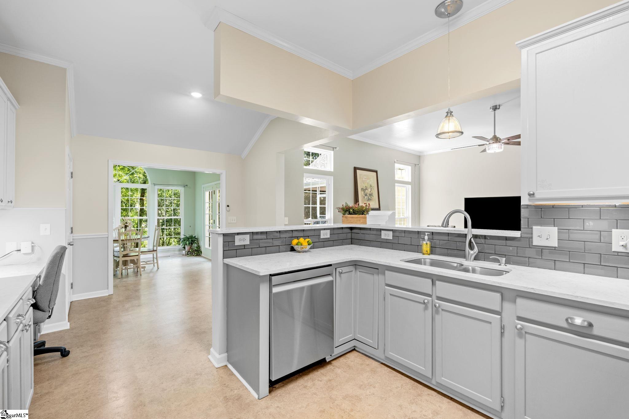 121 Century Oaks Drive Property Photo 13