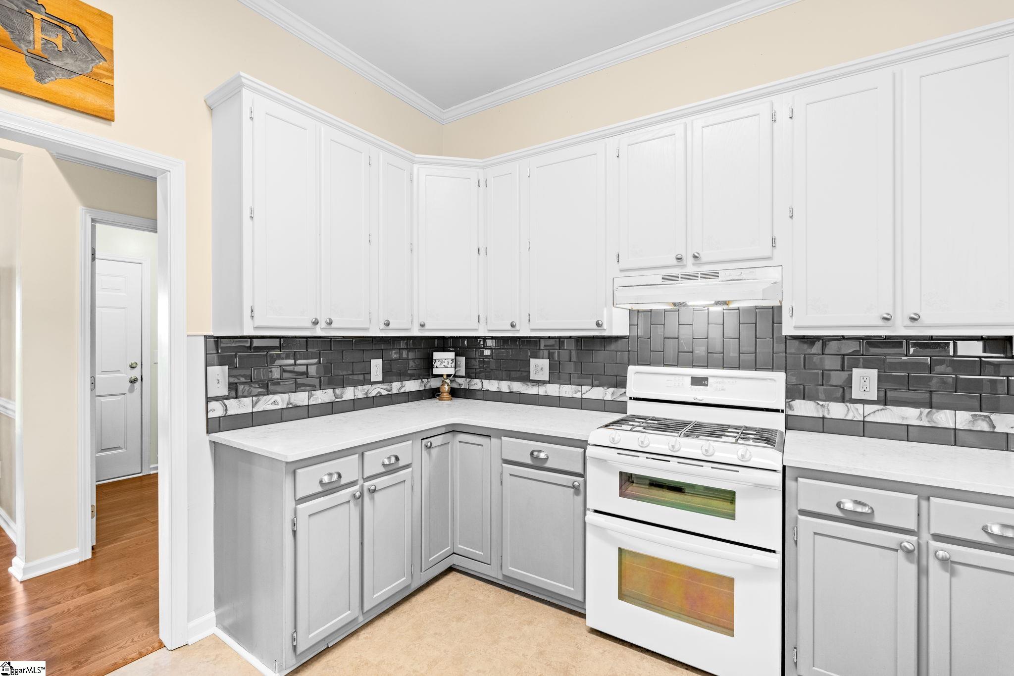 121 Century Oaks Drive Property Photo 16