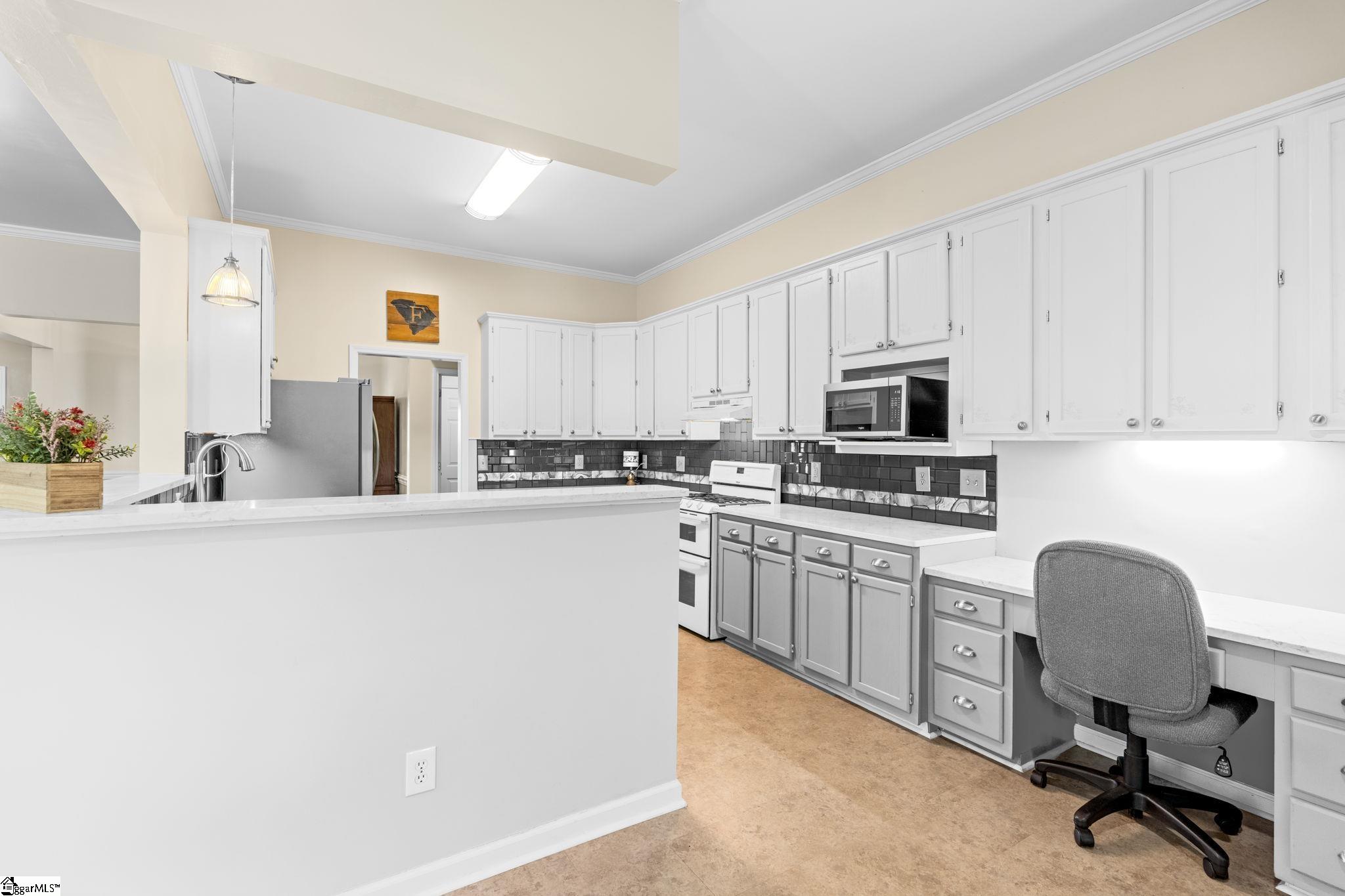 121 Century Oaks Drive Property Photo 17