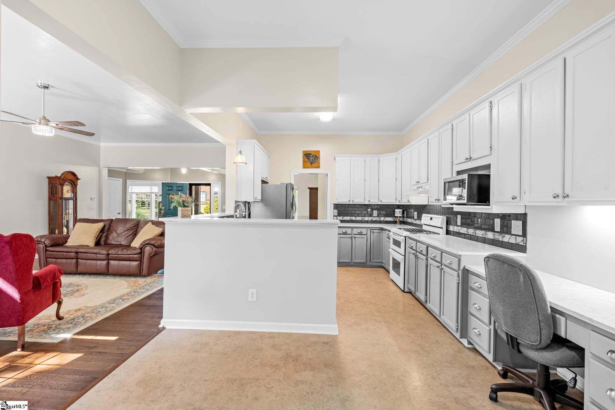 121 Century Oaks Drive Property Photo 18