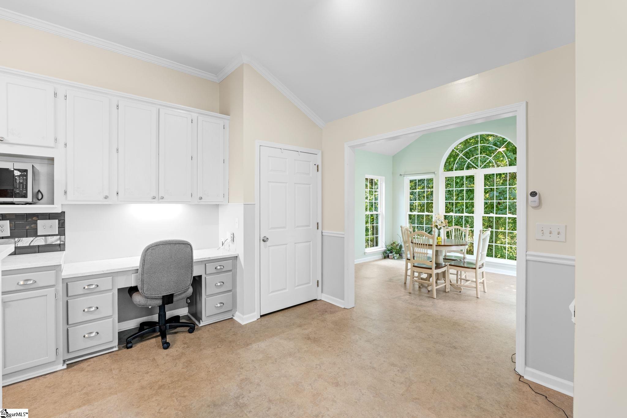 121 Century Oaks Drive Property Photo 19