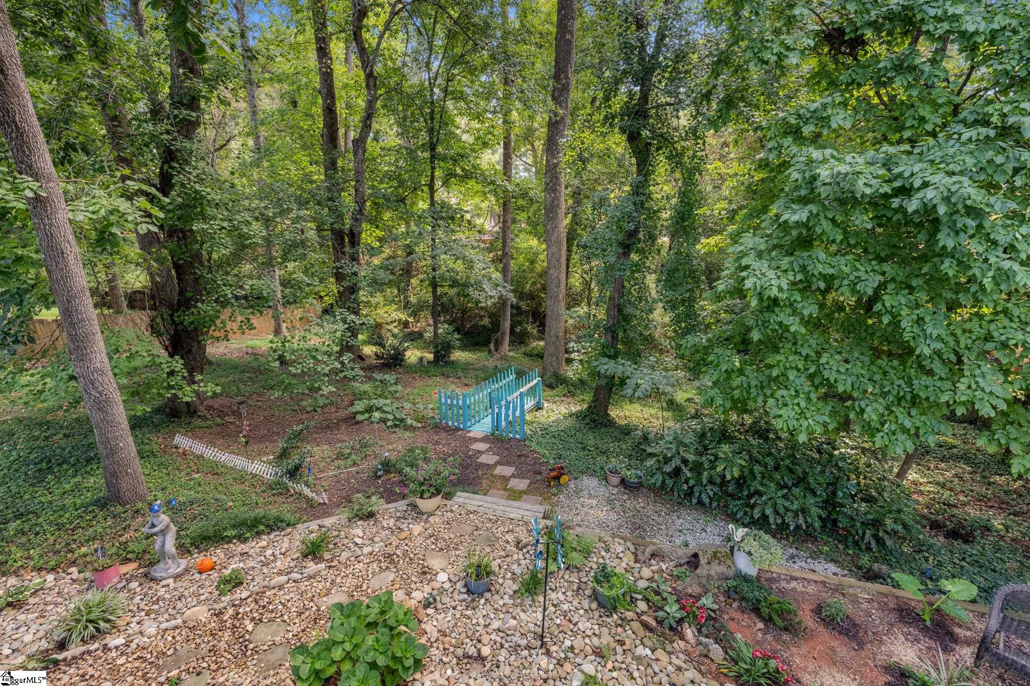 121 Century Oaks Drive Property Photo 33