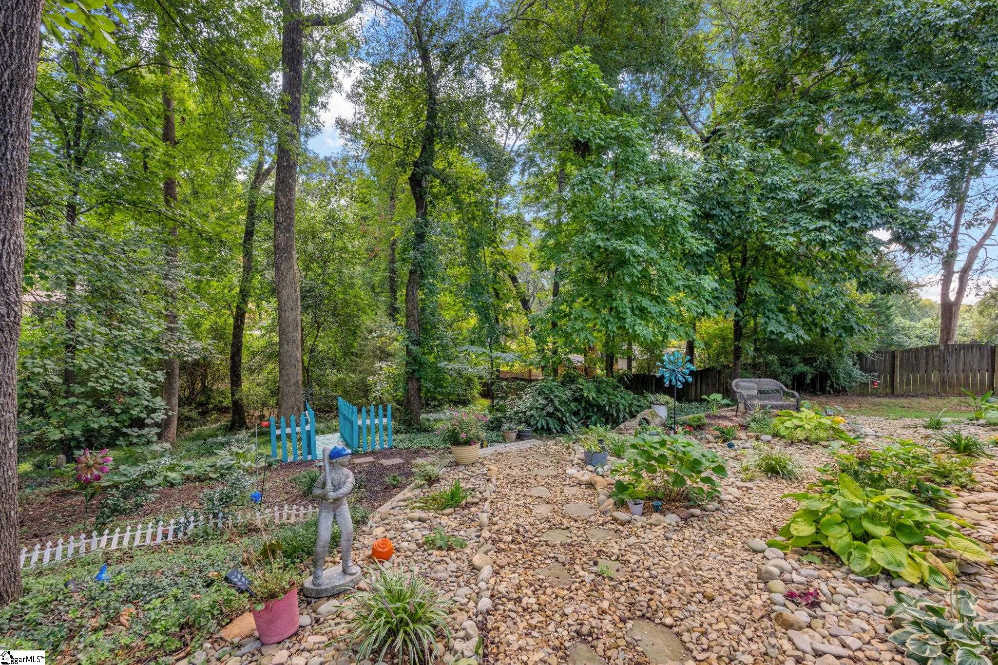 121 Century Oaks Drive Property Photo 34