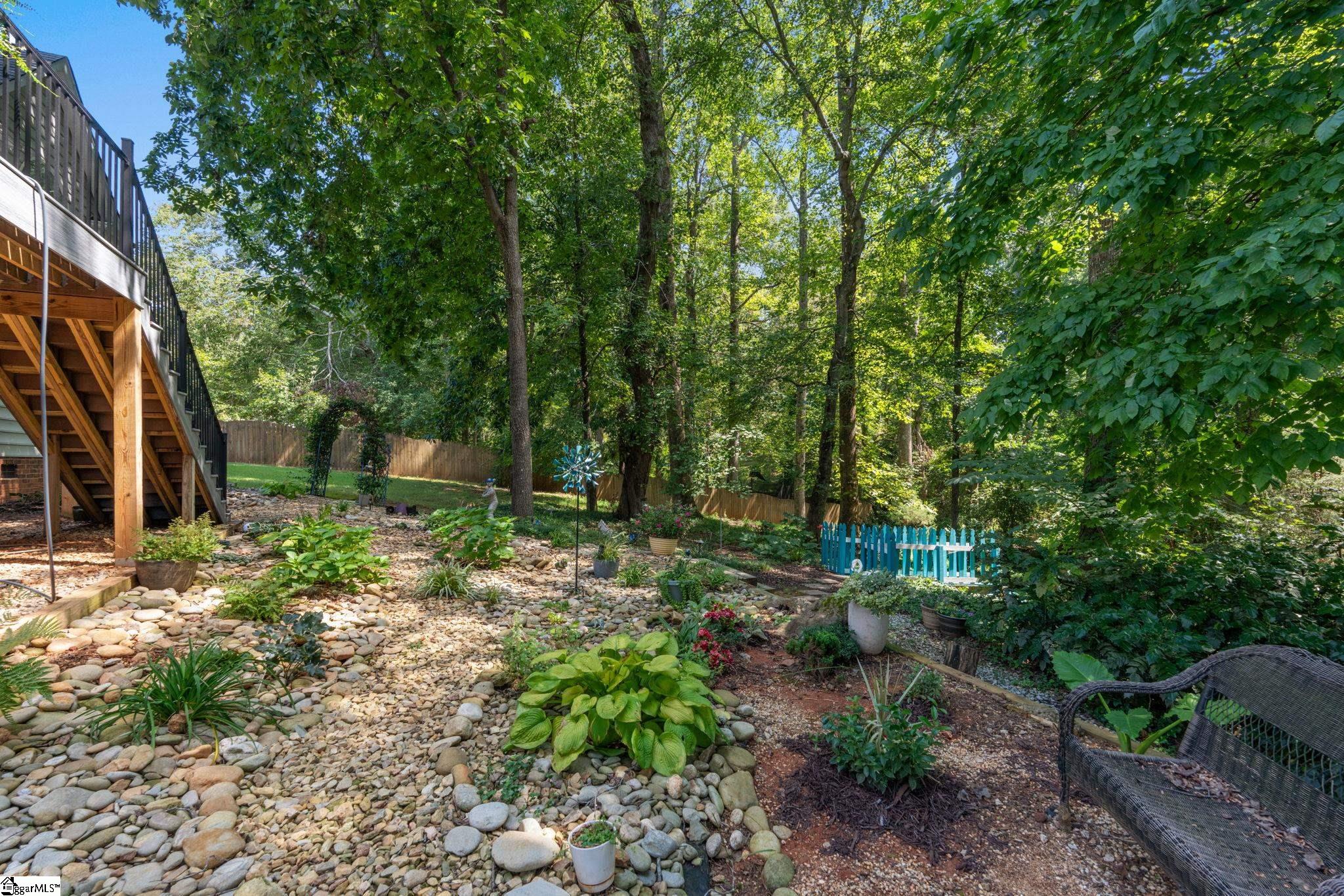 121 Century Oaks Drive Property Photo 35