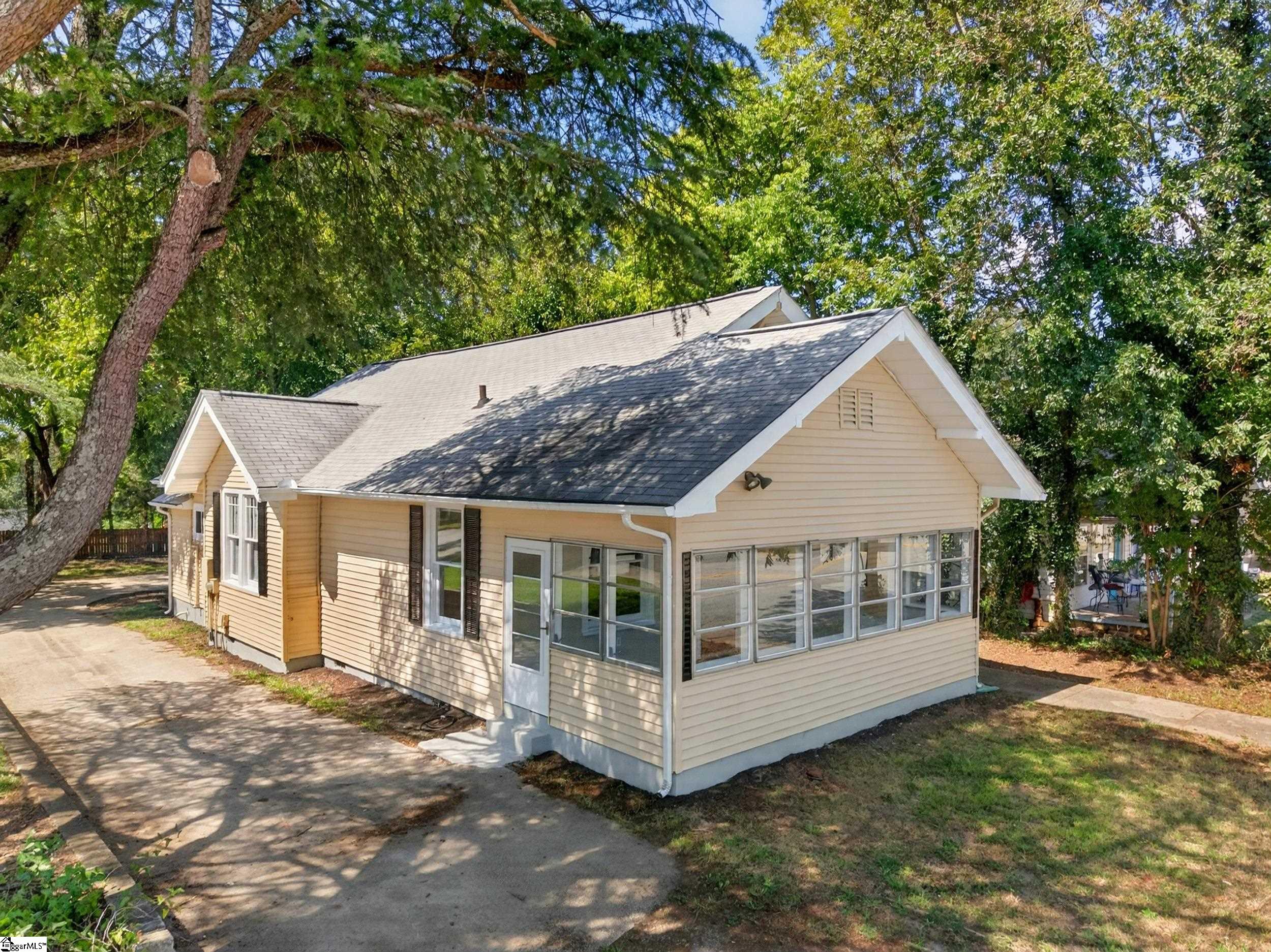 19 N Washington Avenue Property Photo 1