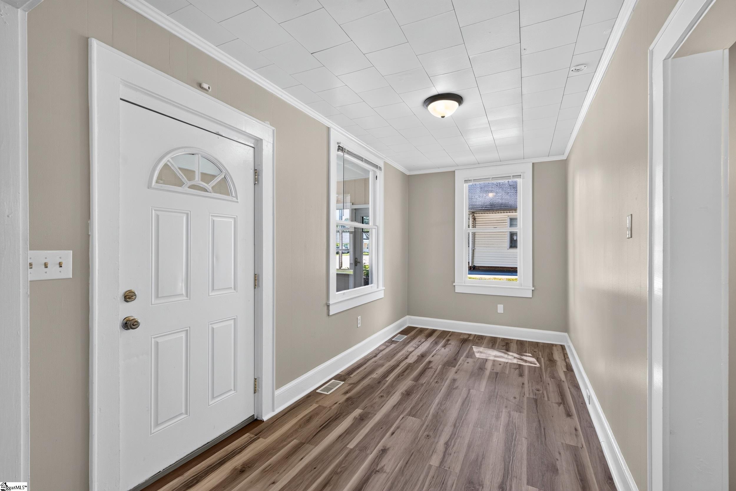 19 N Washington Avenue Property Photo 7