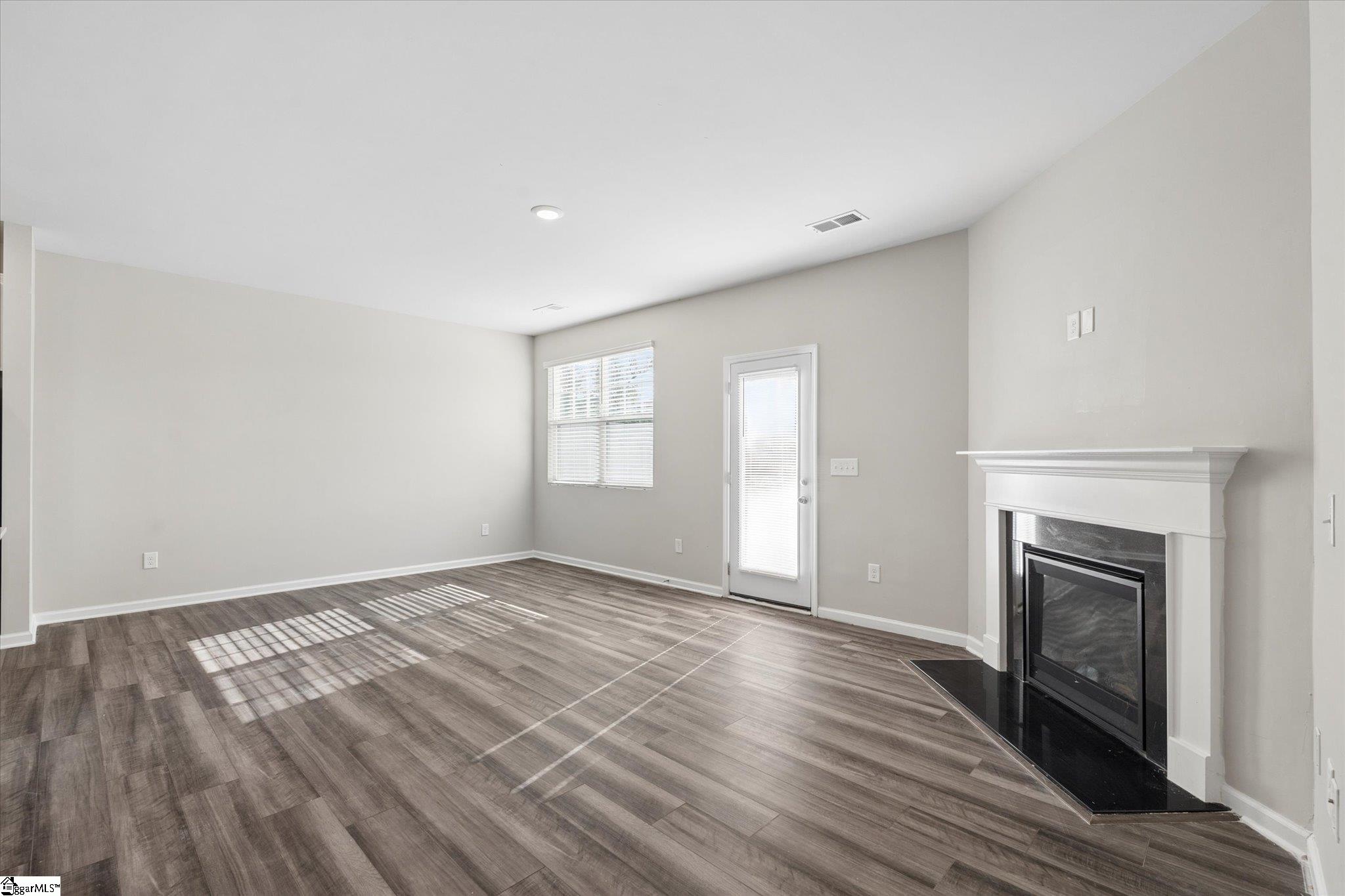 319 E Compass Way Property Photo 11