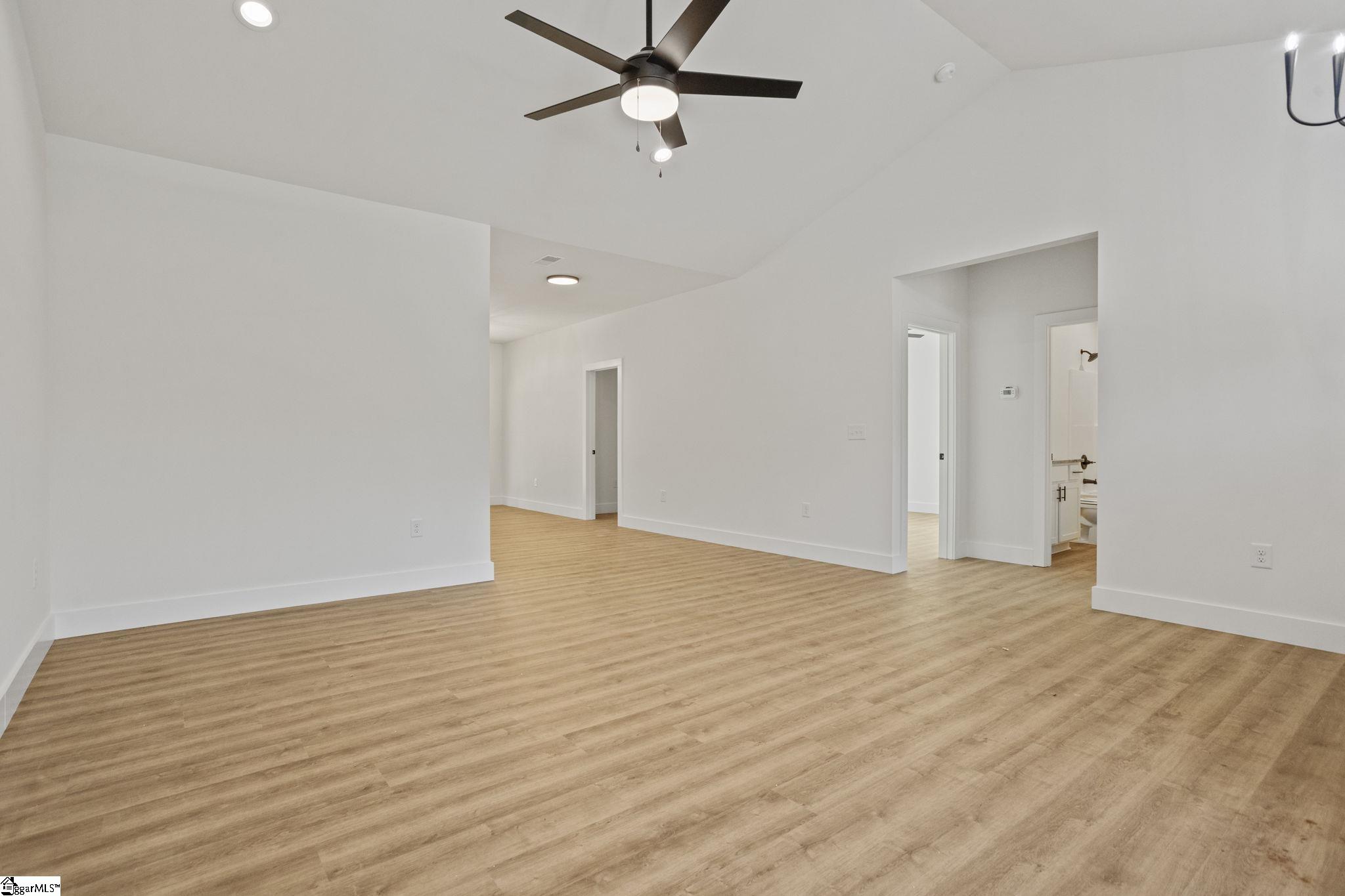 171 Easy Street Property Photo 3