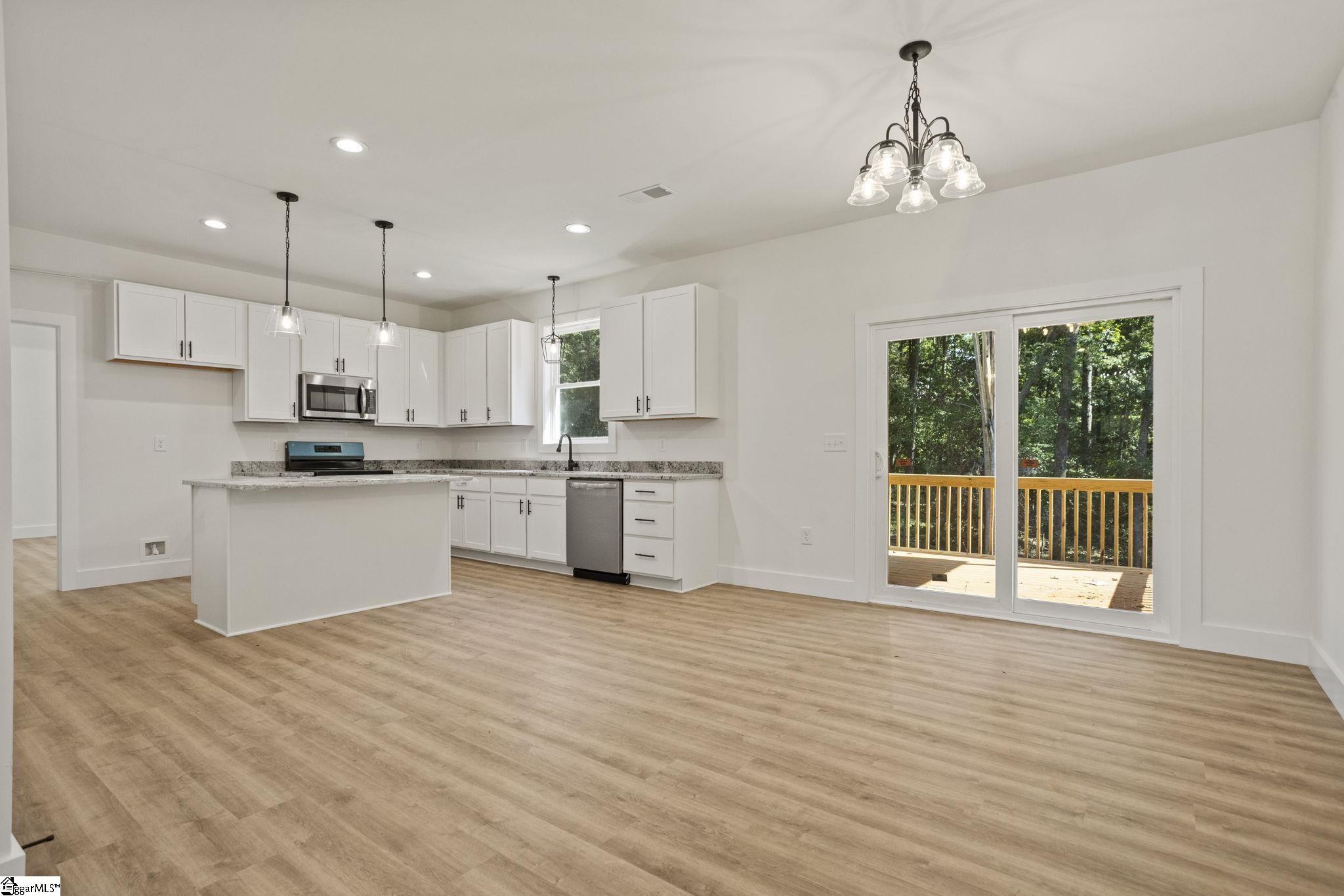 171 Easy Street Property Photo 6
