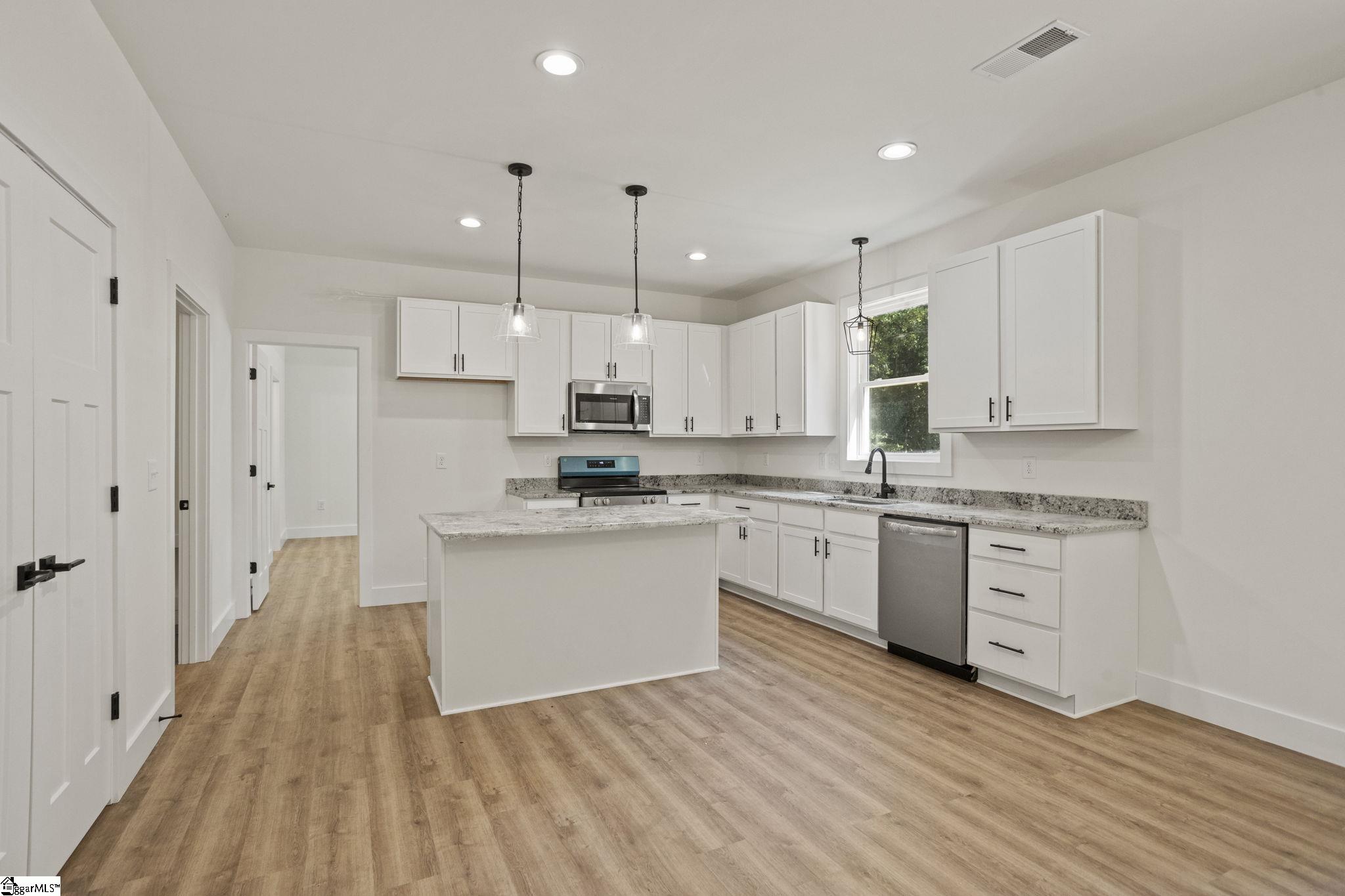 171 Easy Street Property Photo 8